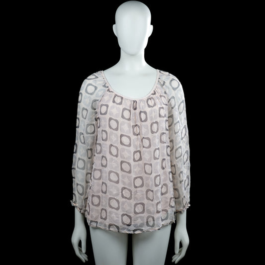 M&g - Blouse - White & Gray - Size M - White and gray top with an all-over geometric print and a scoop neckline. Three-quarter sleeves with elastic cuffs and a curved hem.