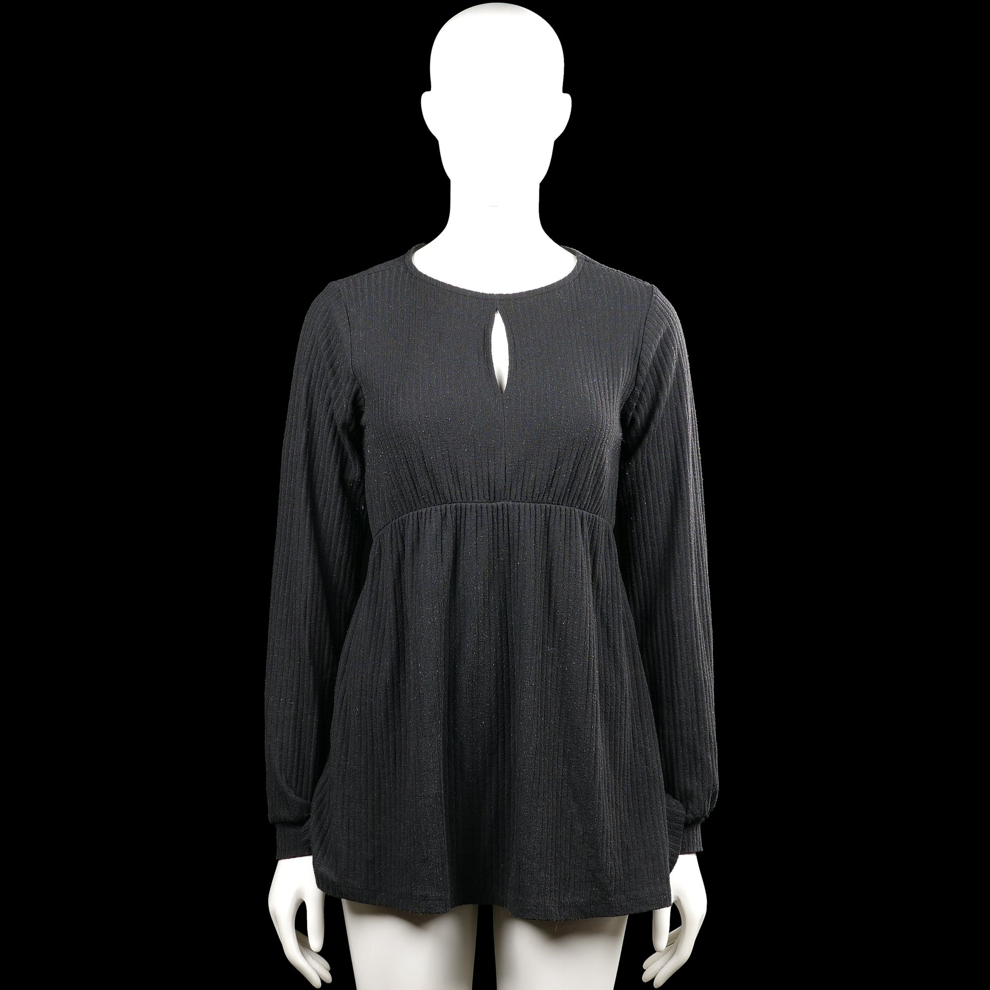 Only - Tunic - Black - Size M - Black solid long-sleeve top with a keyhole neckline. Straight hem and plain cuffs.