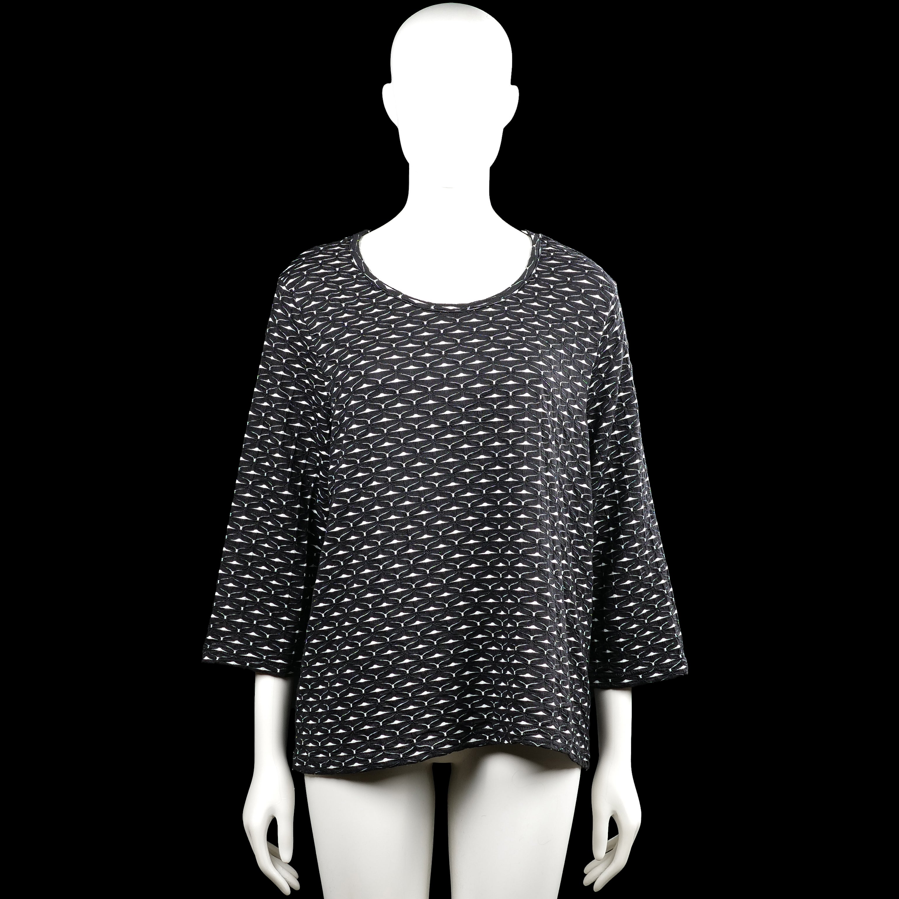 Isolde - T-shirt - Black & White - Size XL - Black and white top with an all-over geometric print and a scoop neckline. Three-quarter sleeves with plain cuffs and a straight hem.