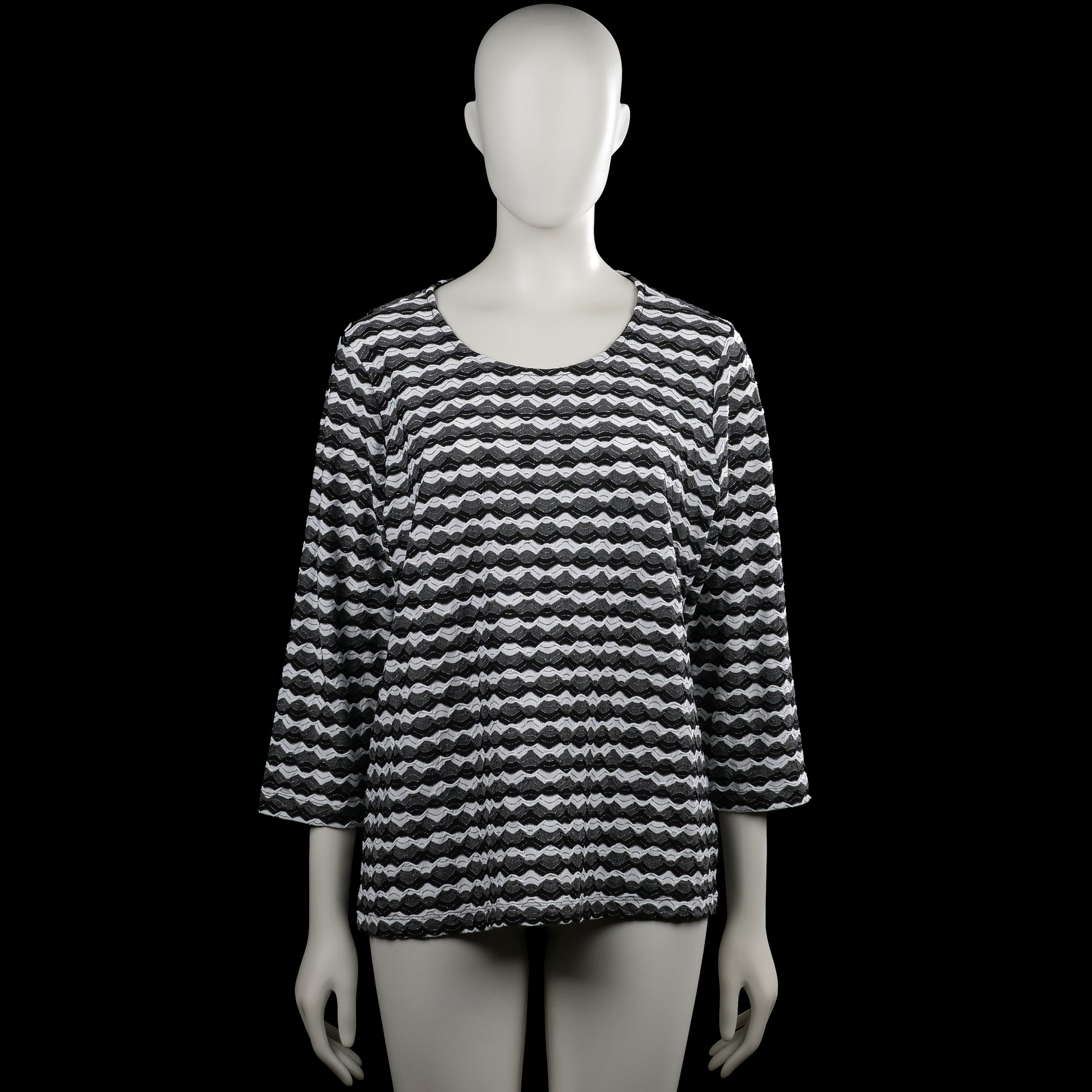 Isolde - Long-sleeve top - Black & White - Size L - Black and white chevron-patterned top with a round neckline and three-quarter sleeves. Straight hem and plain cuffs with no visible closures.