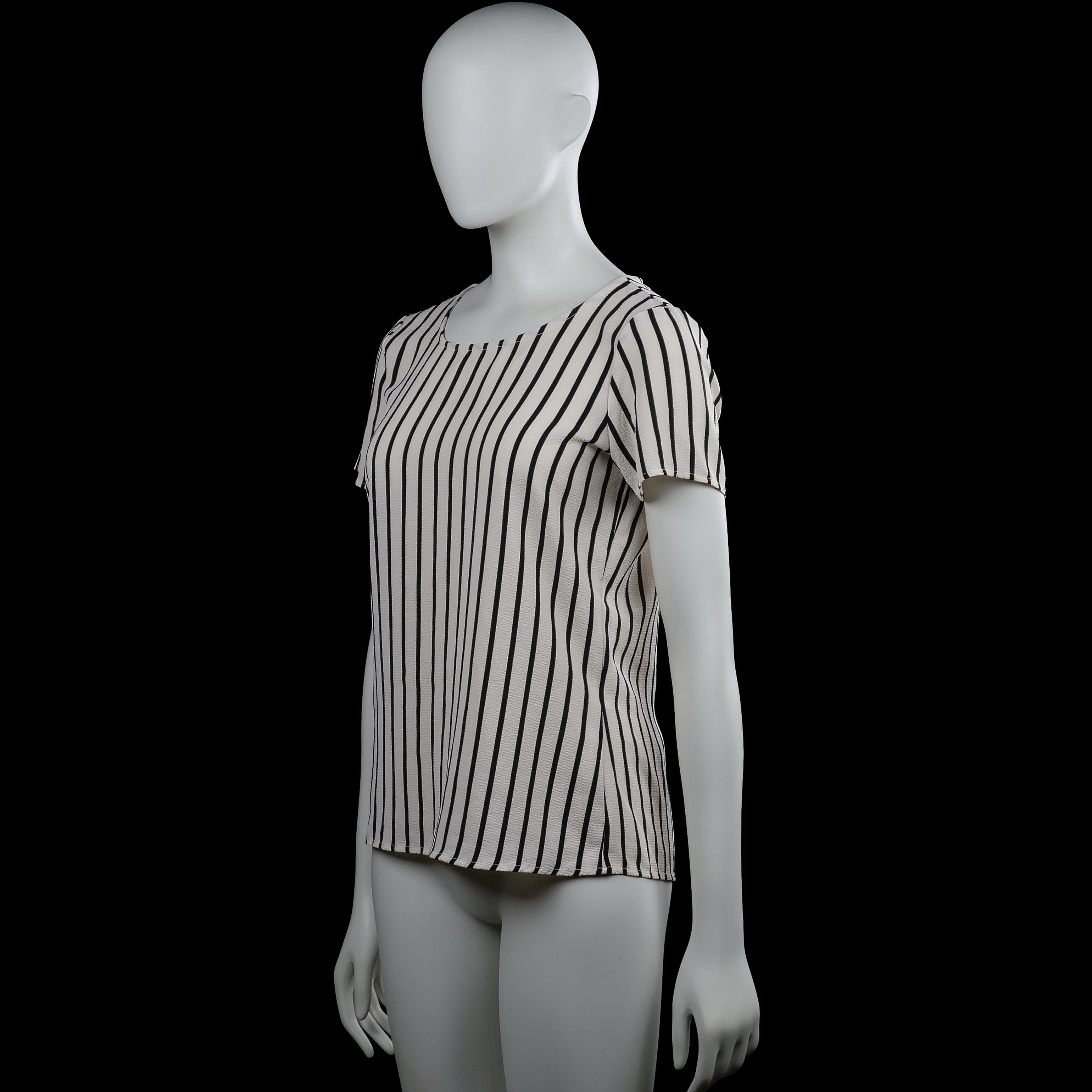 T-shirt - White & Black - Size XS