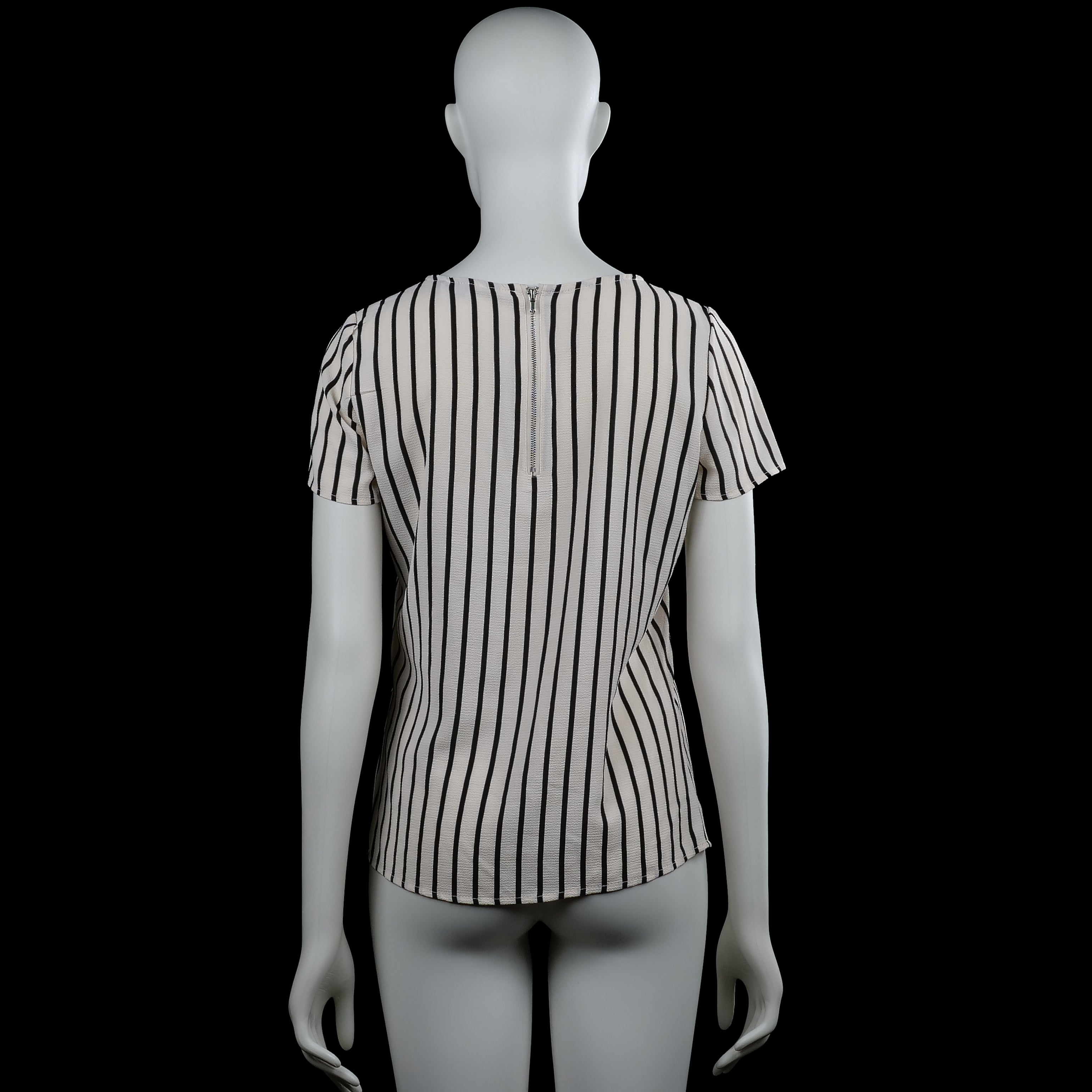 T-shirt - White & Black - Size XS
