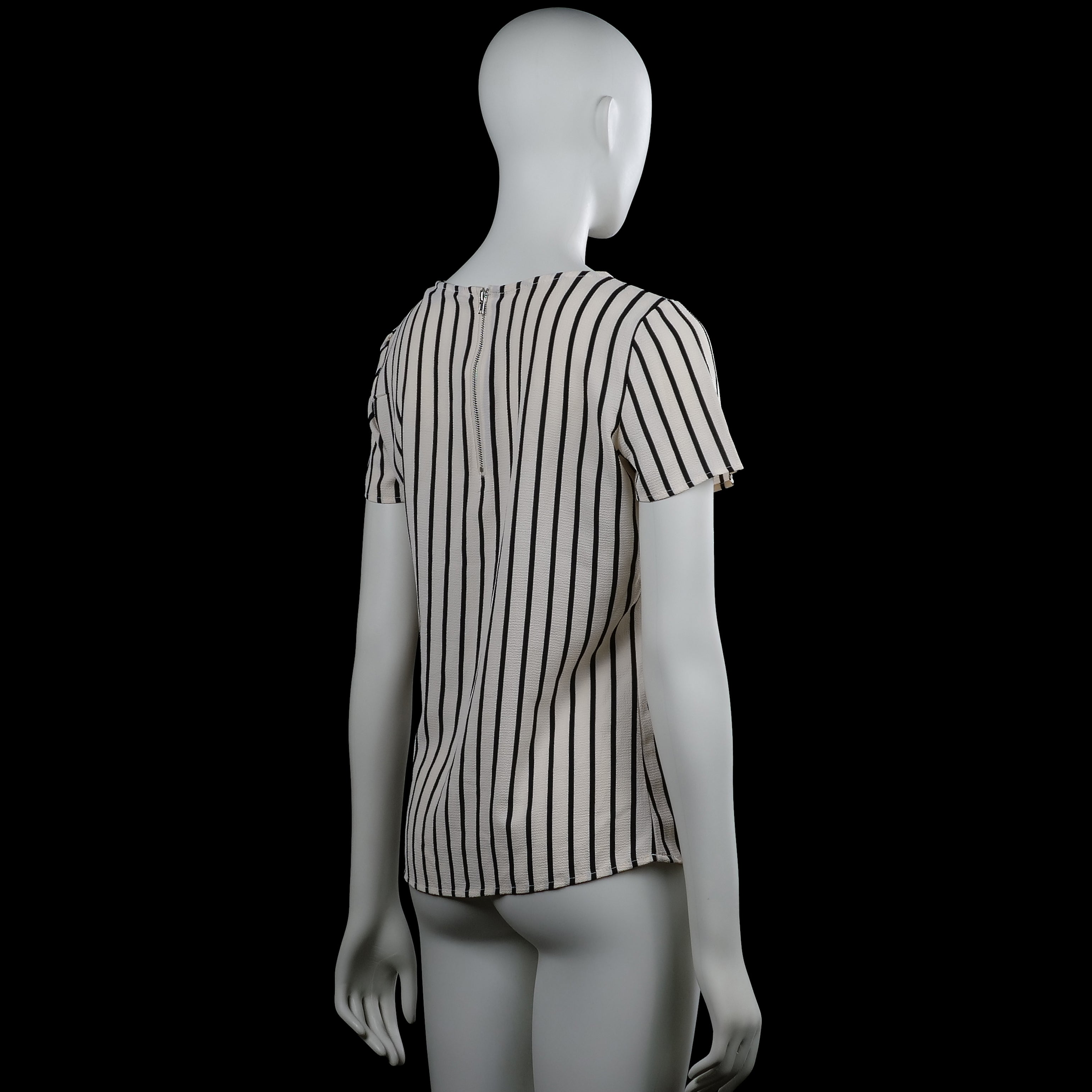 T-shirt - White & Black - Size XS