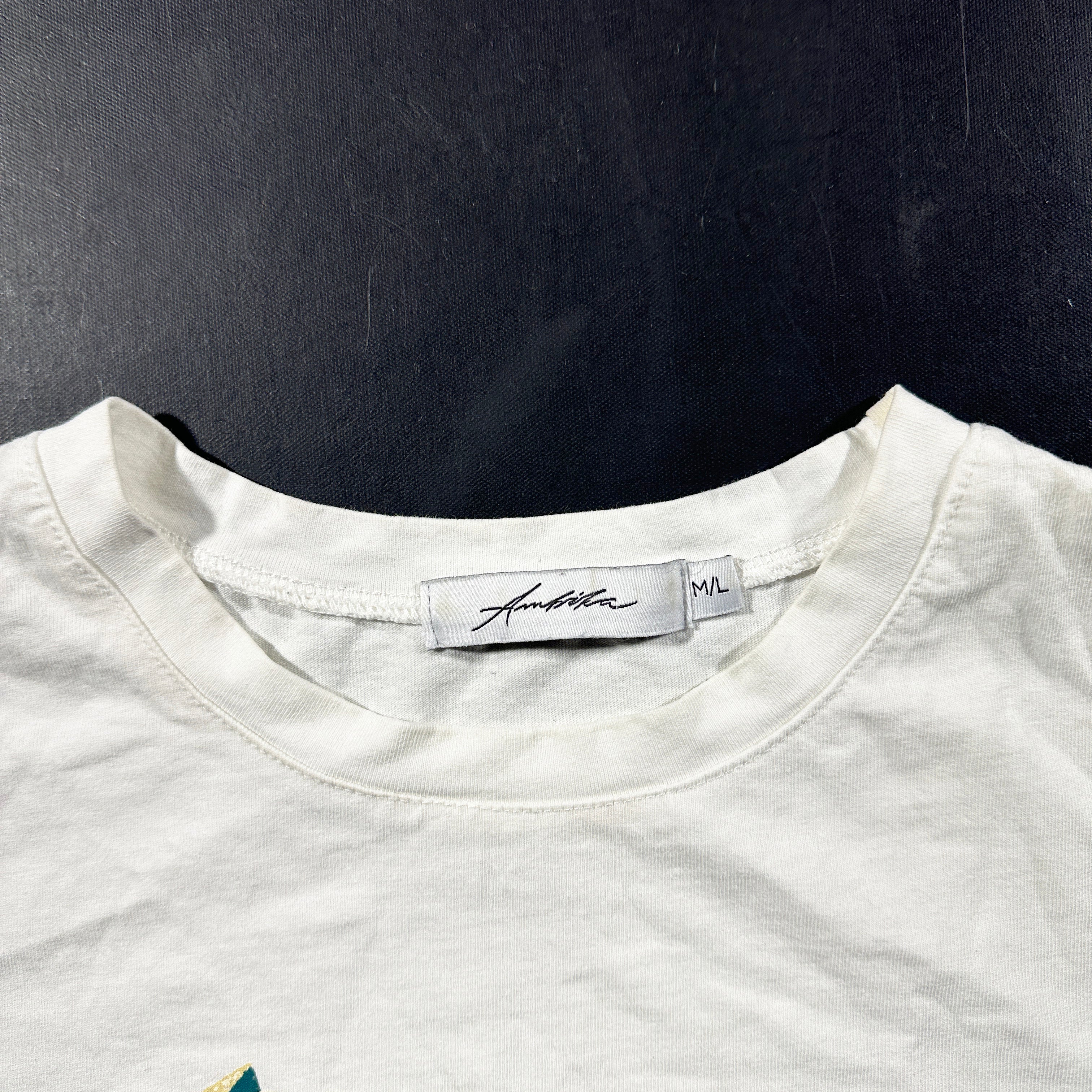 T-shirt - White - Size M, L