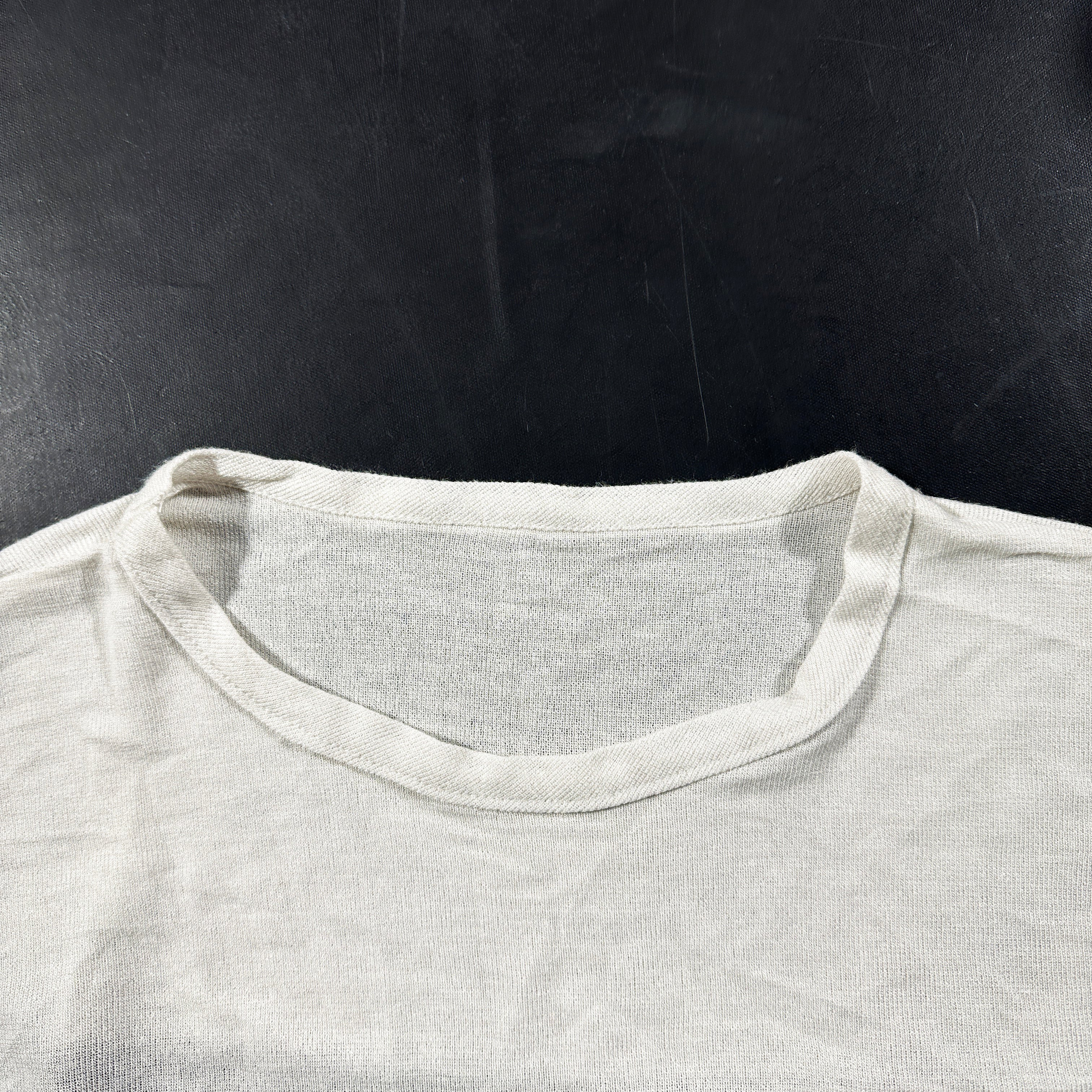 T-shirt - White & Black - Size L