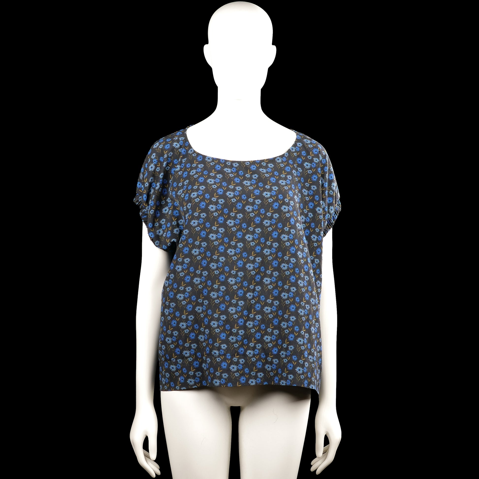 Ottodame - Blouse - Black & Royal Blue - Size 38 - Black top with a blue floral pattern and a scoop neckline. Features short sleeves with elastic cuffs and a straight hem.