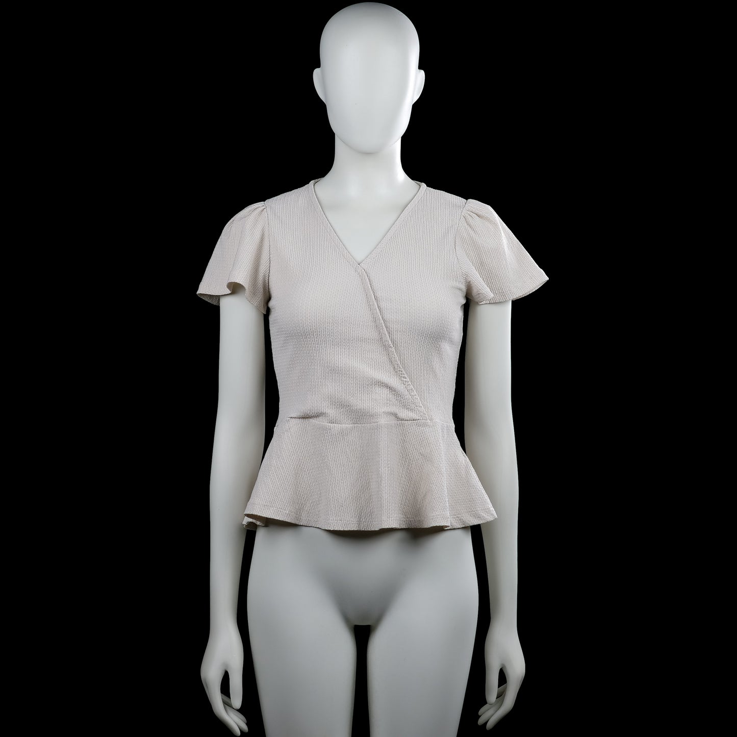 Lindex Holly & Whyte - Blouse - Ivory - Size XS - Ivory solid top with a V-neck and short flutter sleeves. Overlap front detail with a peplum hem and plain sleeve cuffs.
