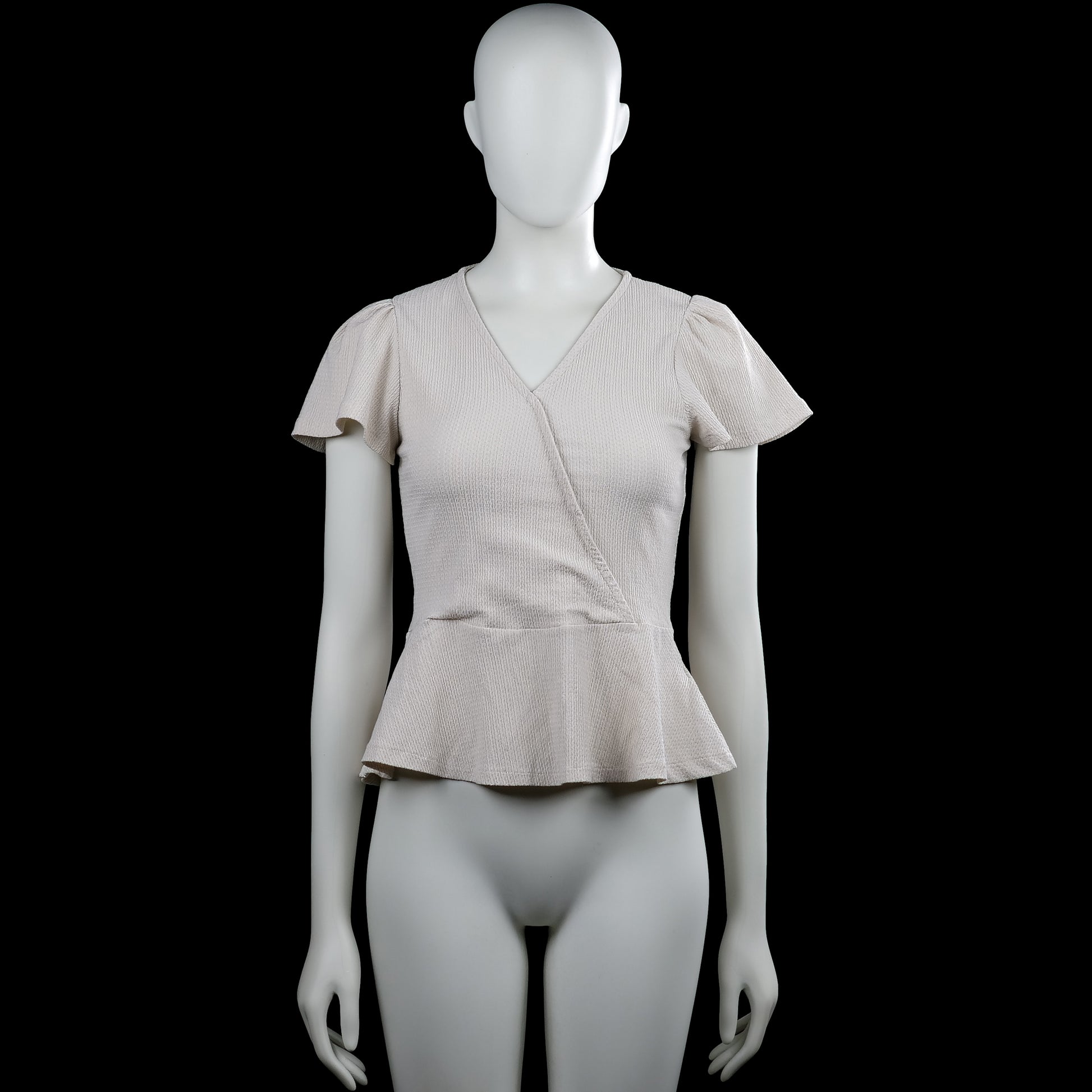 Lindex Holly & Whyte - Blouse - Ivory - Size XS - Ivory solid top with a V-neck and short flutter sleeves. Overlap front detail with a peplum hem and plain sleeve cuffs.