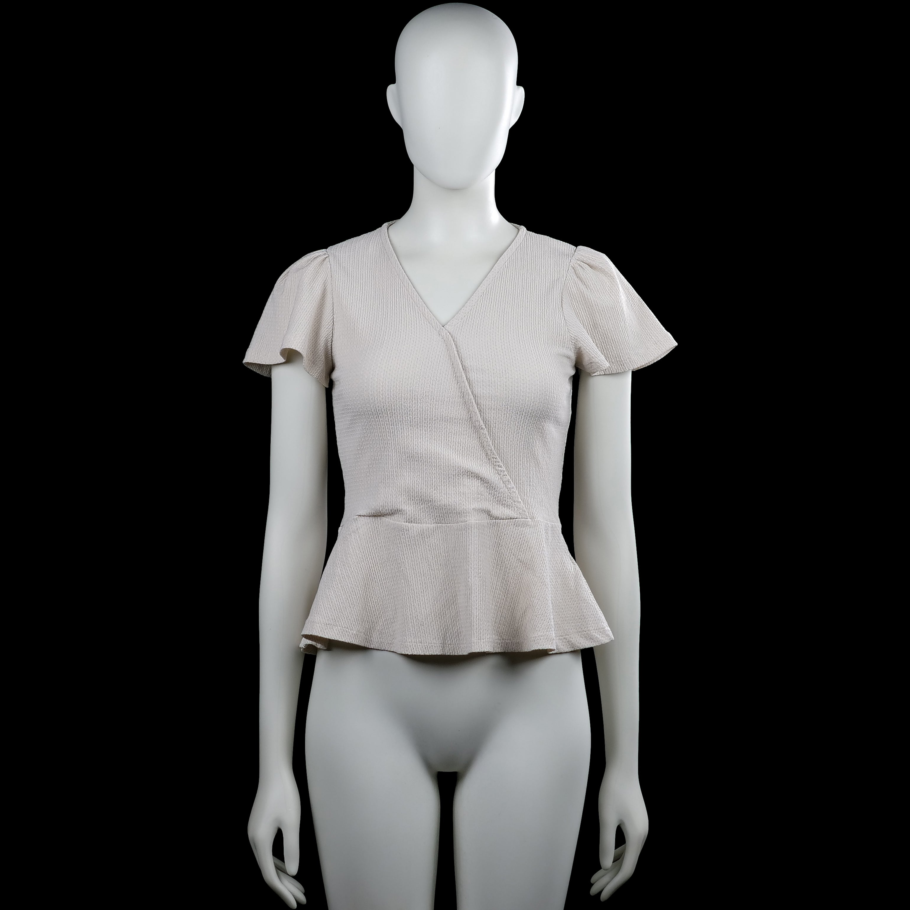 Lindex Holly & Whyte - Blouse - Ivory - Size XS - Ivory solid top with a V-neck and short flutter sleeves. Overlap front detail with a peplum hem and plain sleeve cuffs.