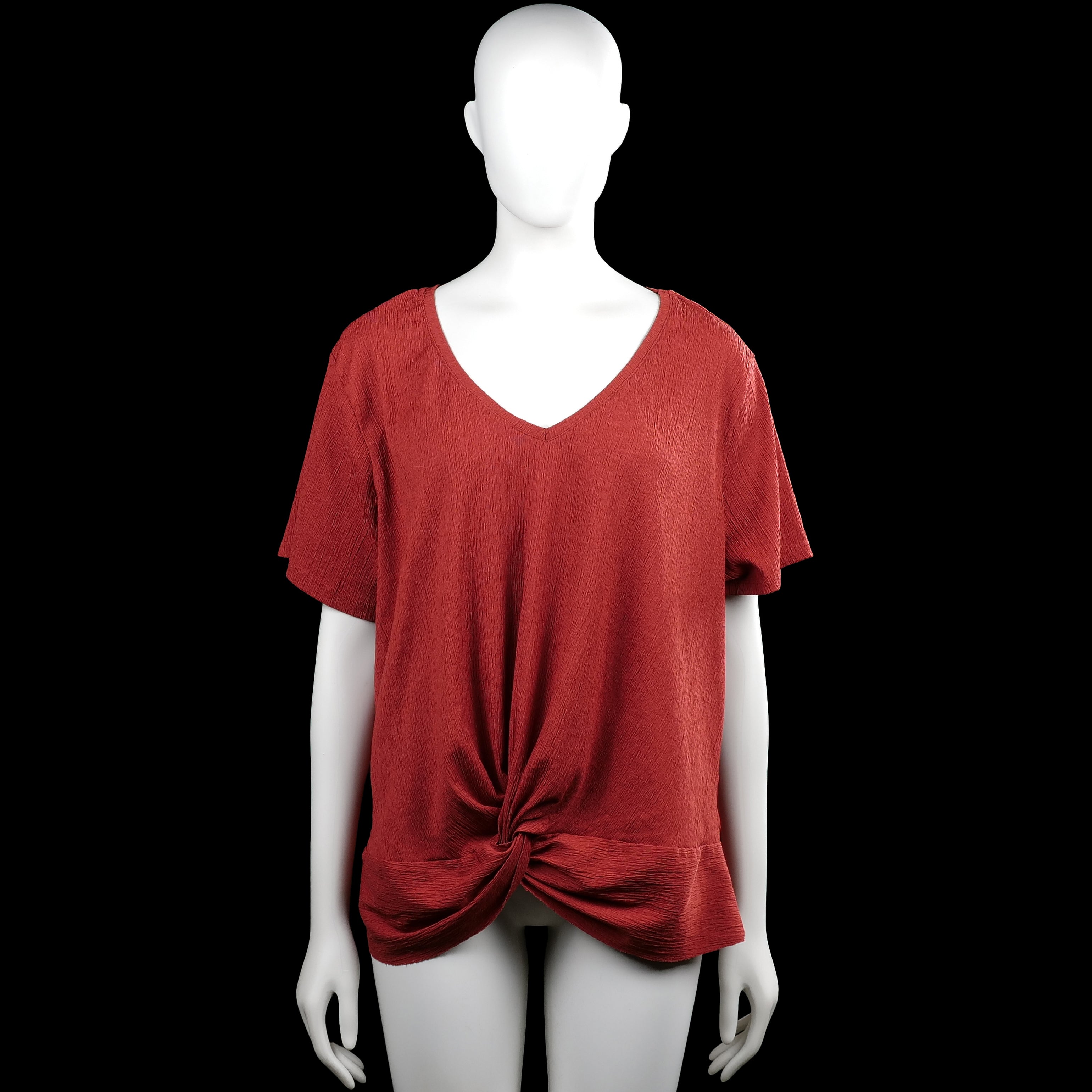 Ms Mode - T-shirt - Brick Red - Size XXL - Brick red solid top with a V-neck and short sleeves. Features a twisted front hem detail.