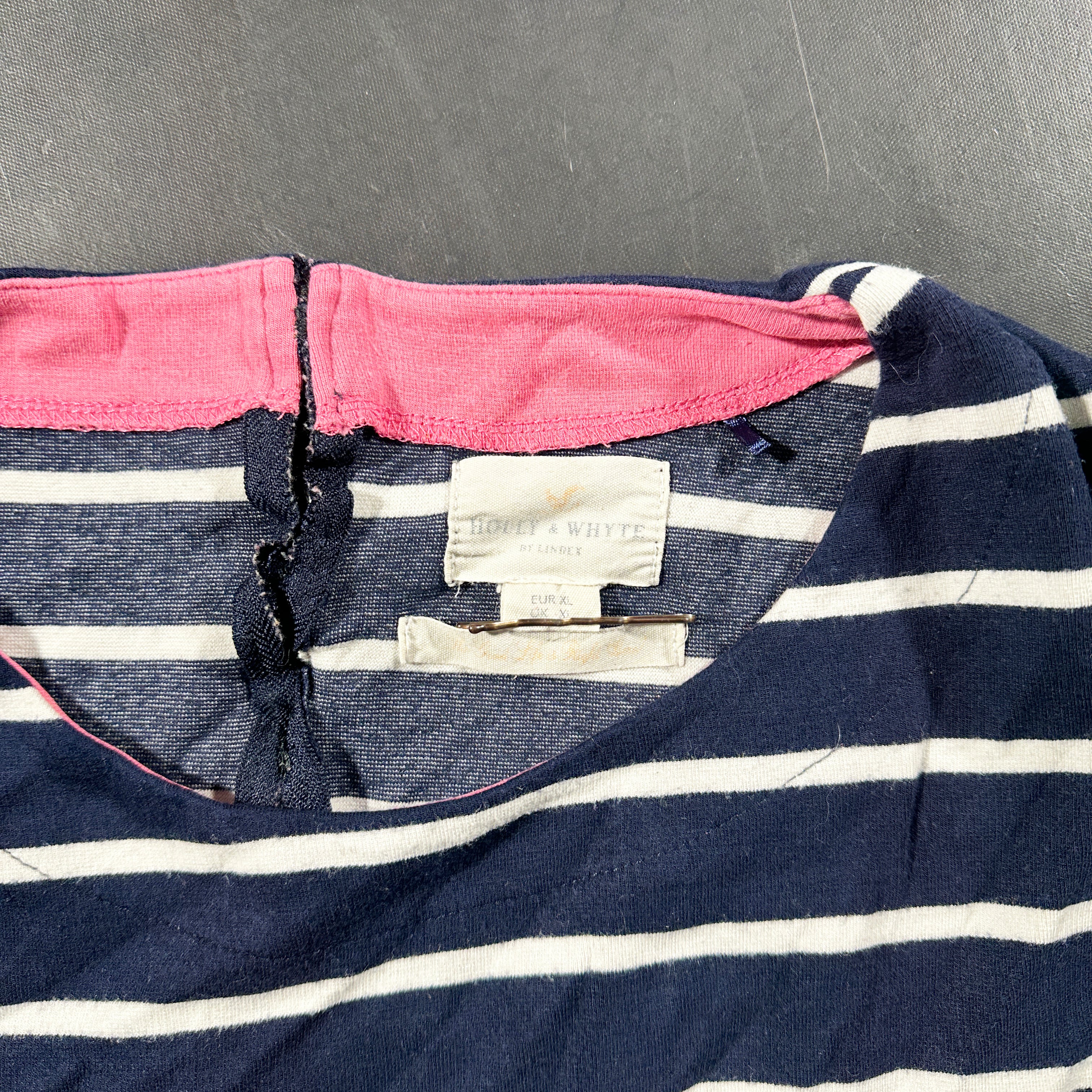 T-shirt - Navy & Pink - Size XL