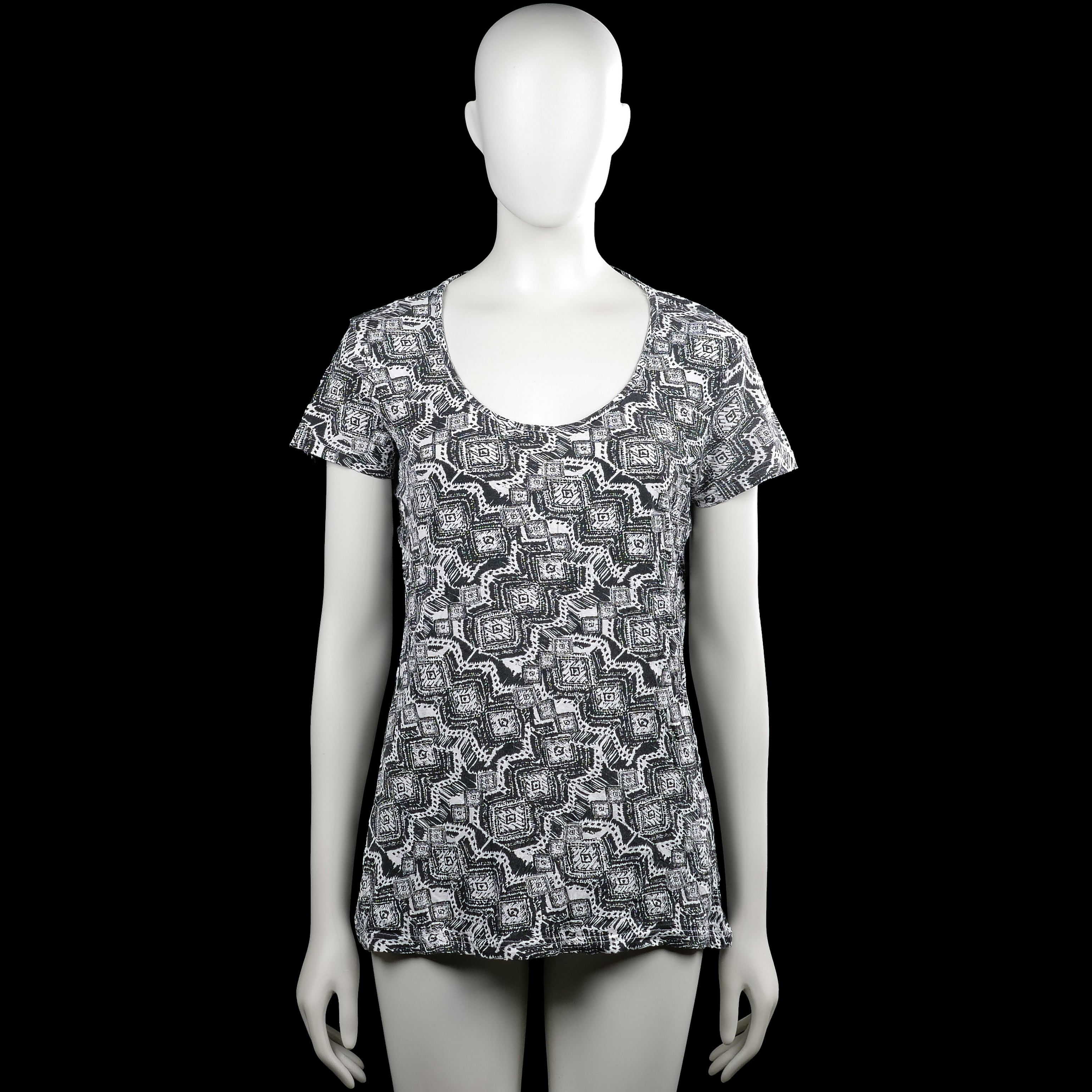 T-shirt - Black & White - Size L - Black and white top with an all-over geometric print and a scoop neckline. Short sleeves with plain cuffs and a straight hem.