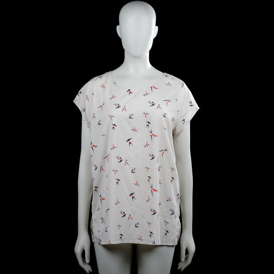 Vero Moda - Blouse - White & Red - Size L - White top with an all-over bird print in red and dark tones, featuring a round neckline and short sleeves. Straight hem with small side slits.