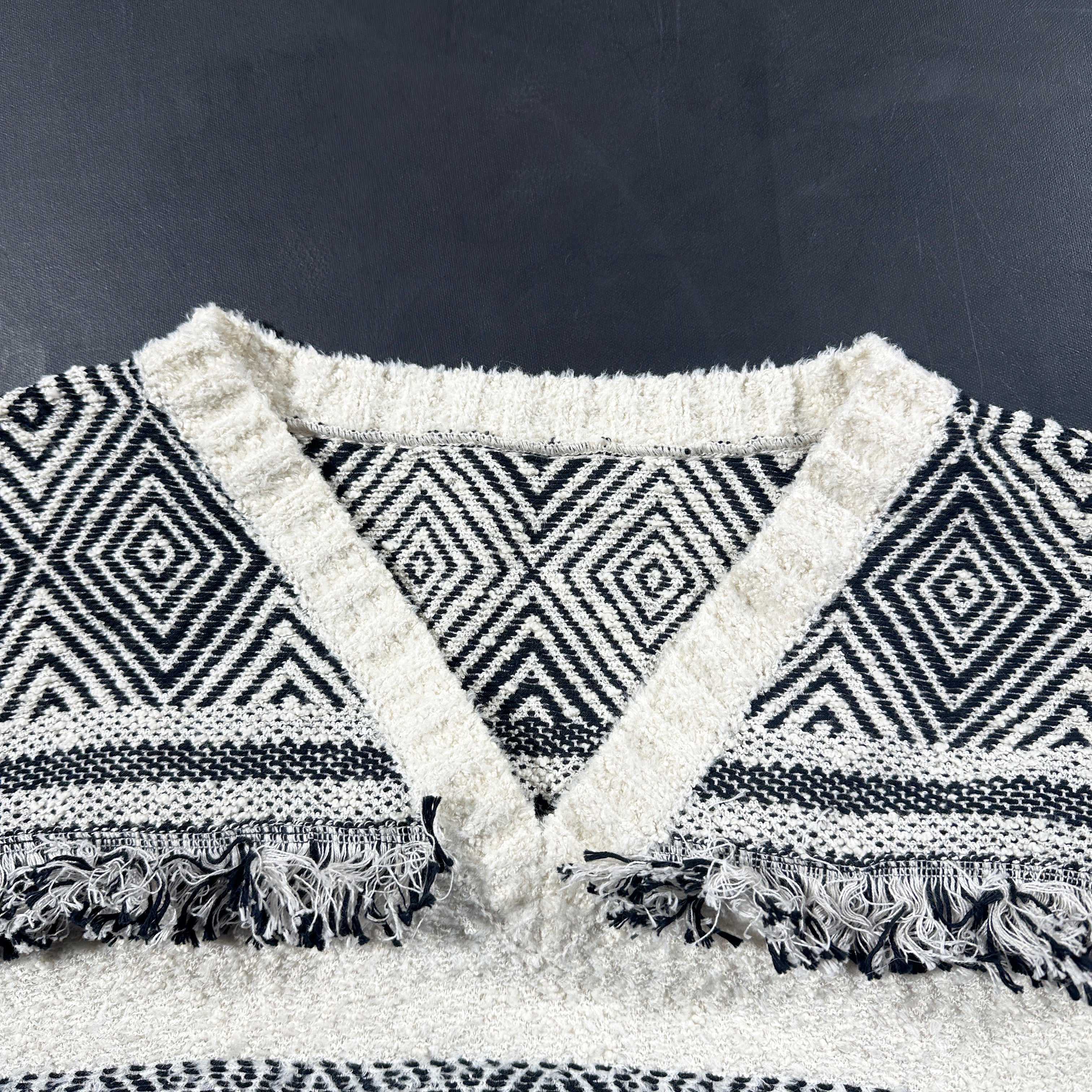 Sweater - Ivory & Black - Size L