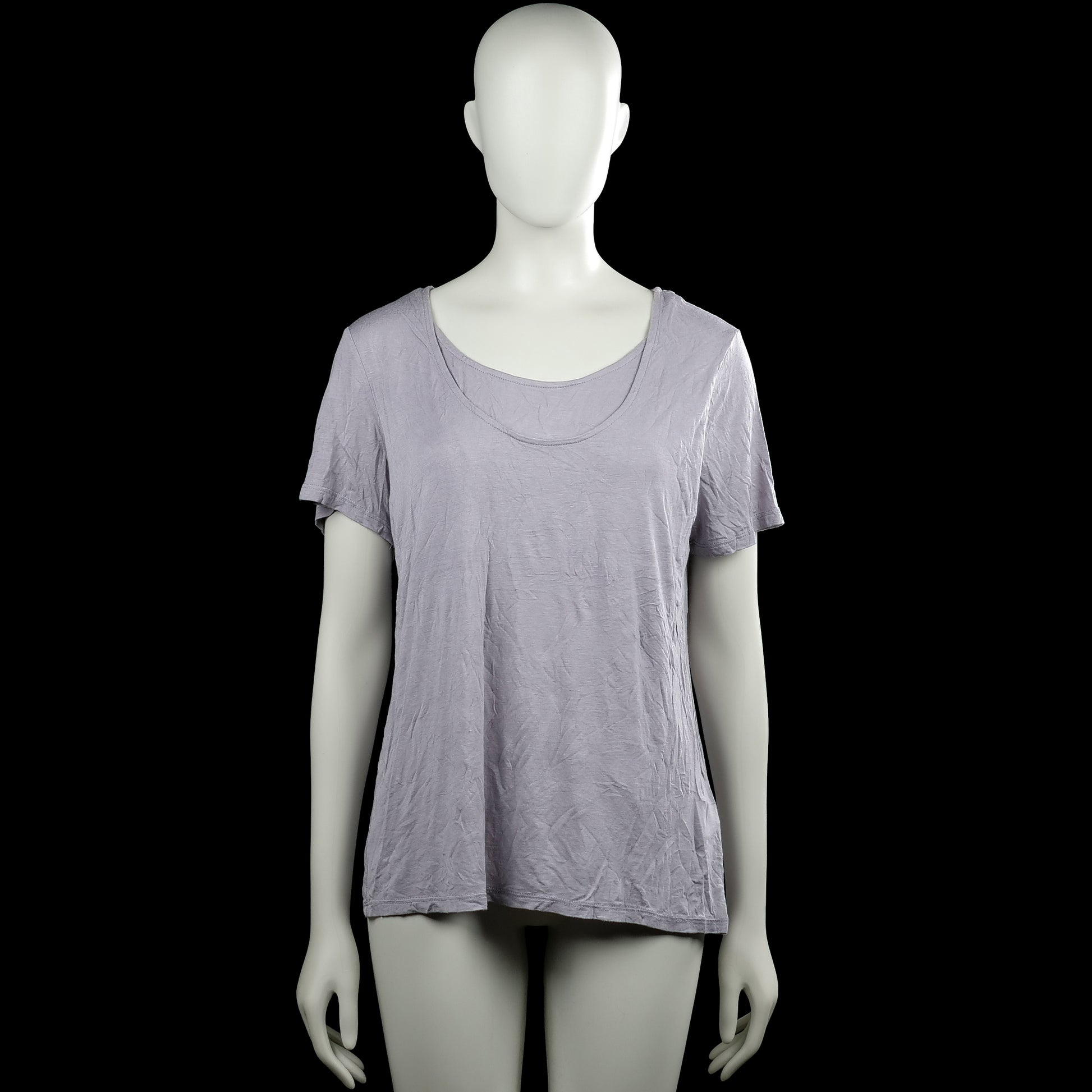 H&M - T-shirt - Lavender - Size M - Lavender solid top with a scoop neckline and short sleeves. Straight hem and plain sleeve cuffs.