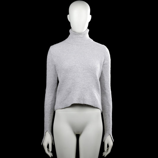 Zara knit - Turtleneck - Light Gray - Size S - Light gray solid top with a turtleneck and long sleeves. Curved hem and flared cuffs.