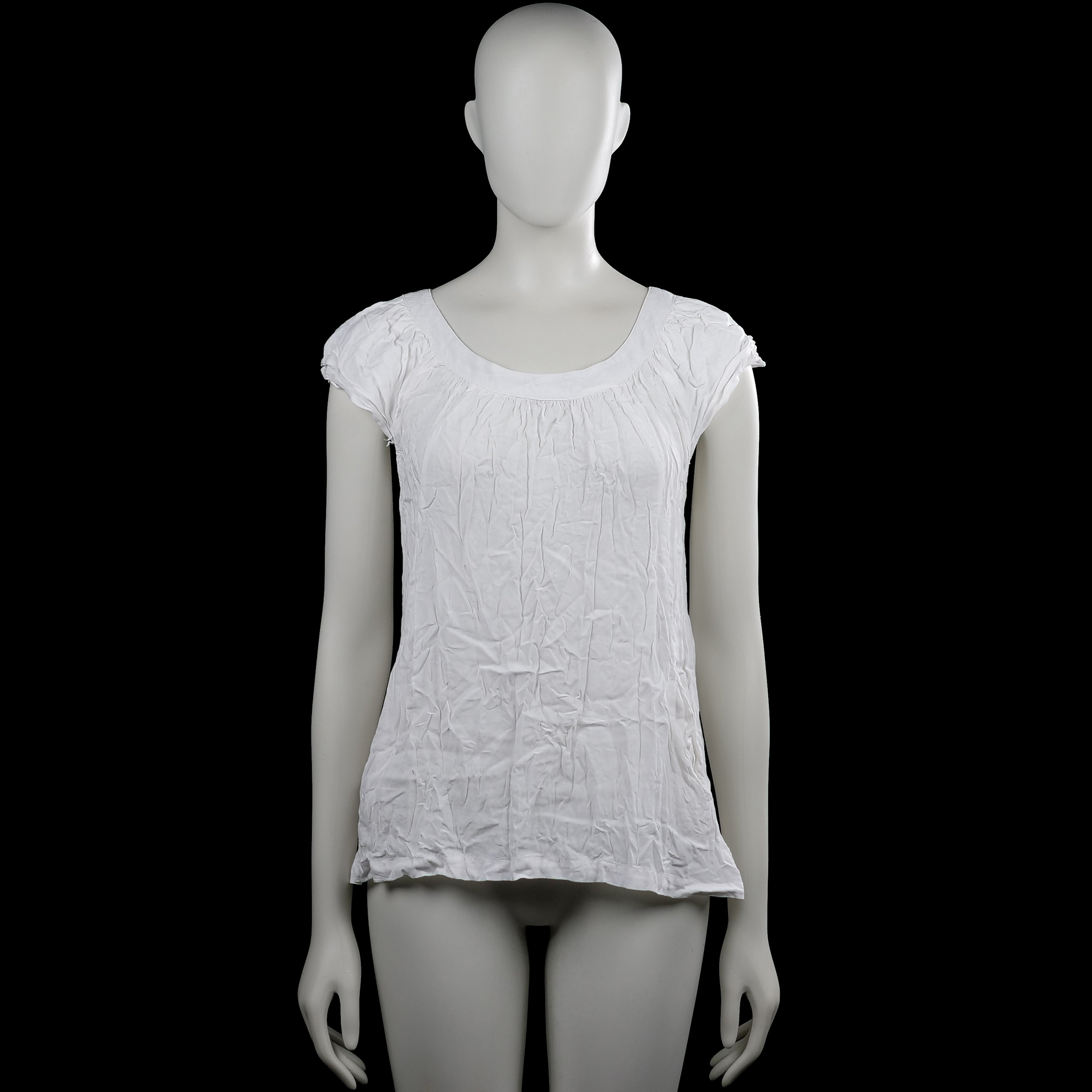 Amisu - Blouse - White - Size L - White solid top with a scoop neckline and short sleeves. Features a straight hem and a back keyhole opening with a button closure.