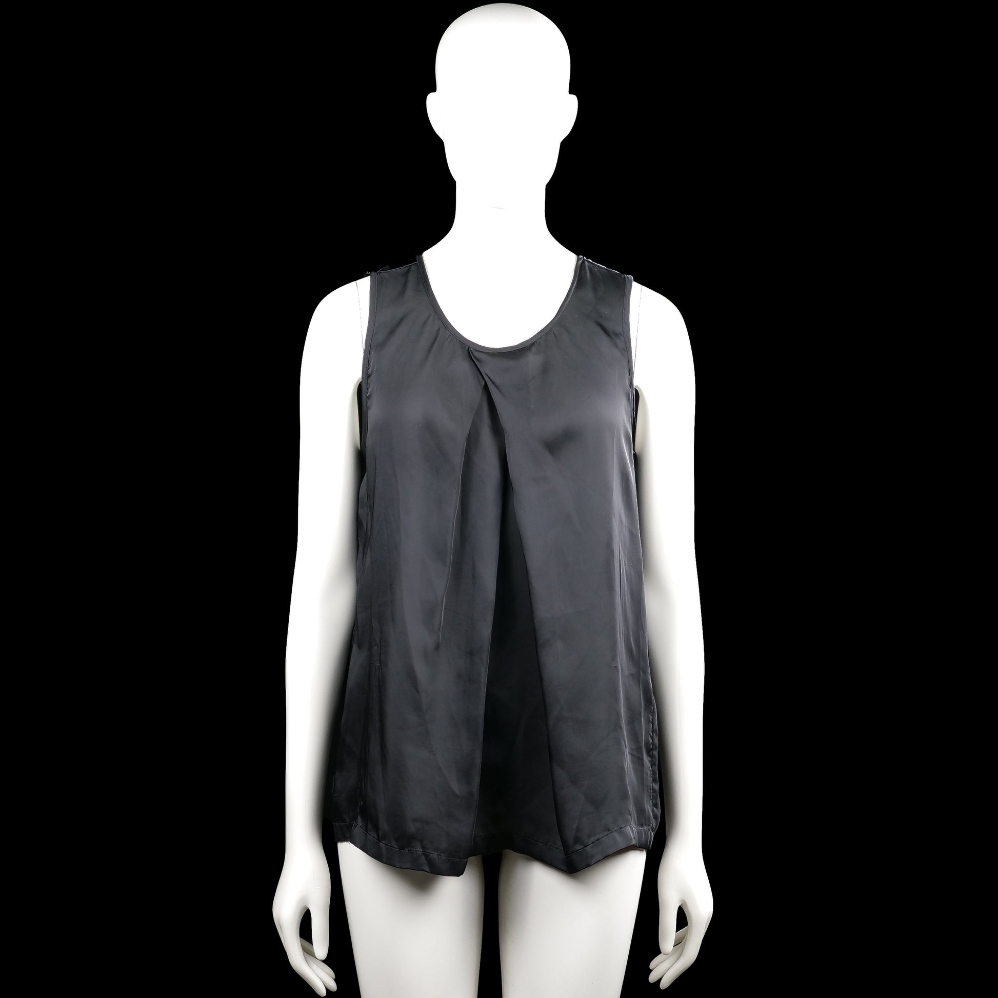 Vero Moda - Tank top - Black - Size M - Black solid sleeveless top with a round neckline and a front pleat detail. Straight hem with no visible closure.