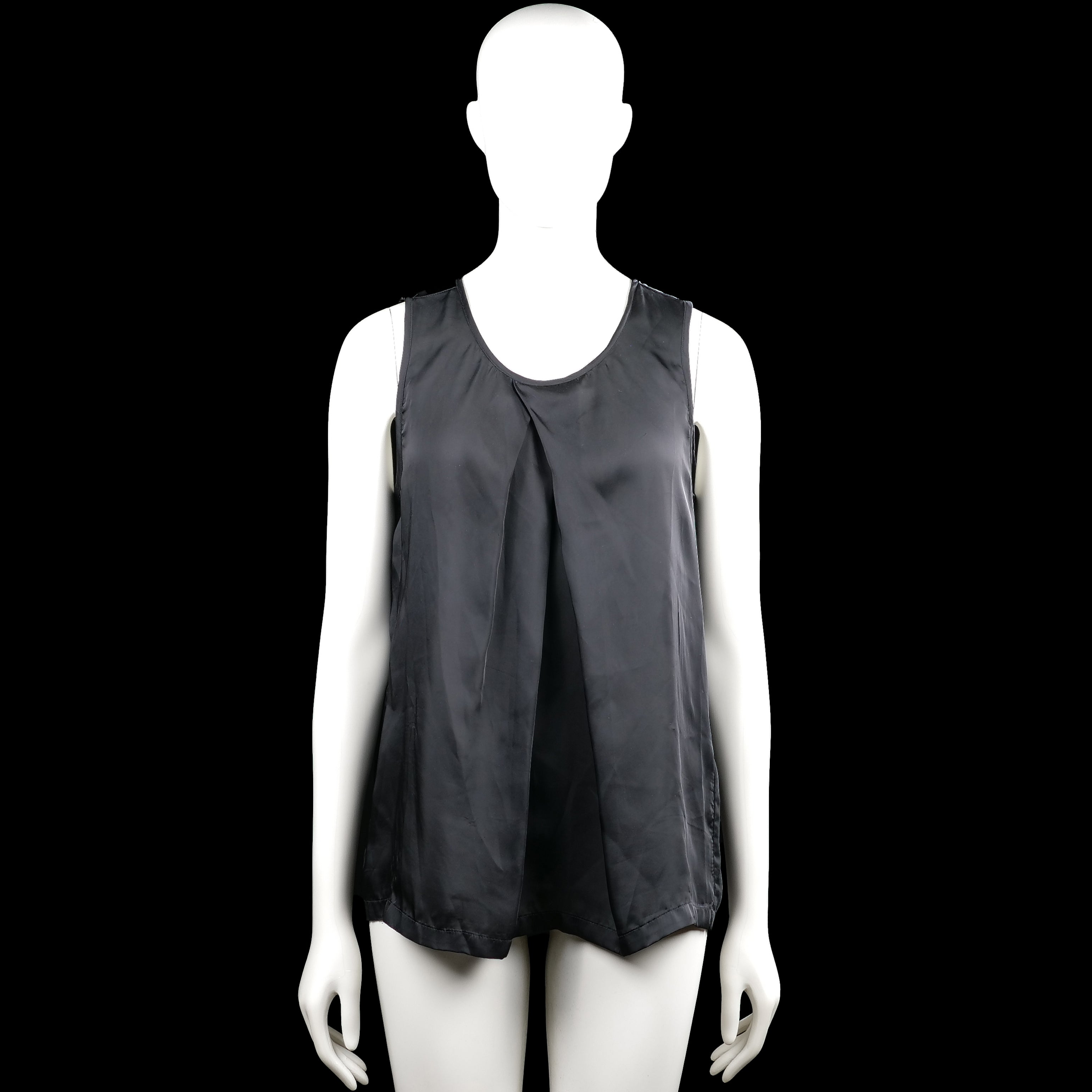 Vero Moda - Tank top - Black - Size M - Black solid sleeveless top with a round neckline and a front pleat detail. Straight hem with no visible closure.