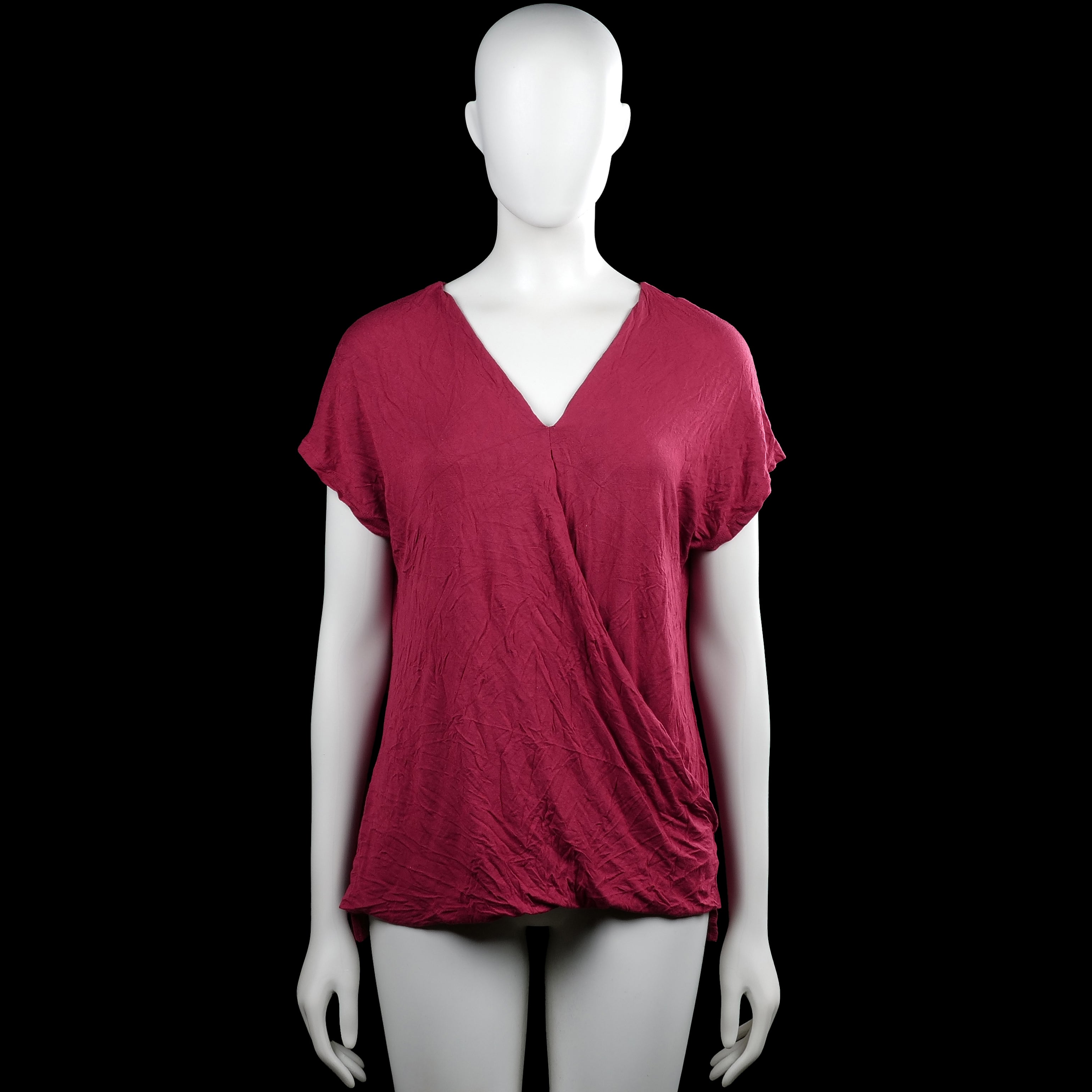Ql - Blouse - Burgundy - Size M - Burgundy solid top with a V-neckline and short sleeves. Features plain cuffs and a straight hem.