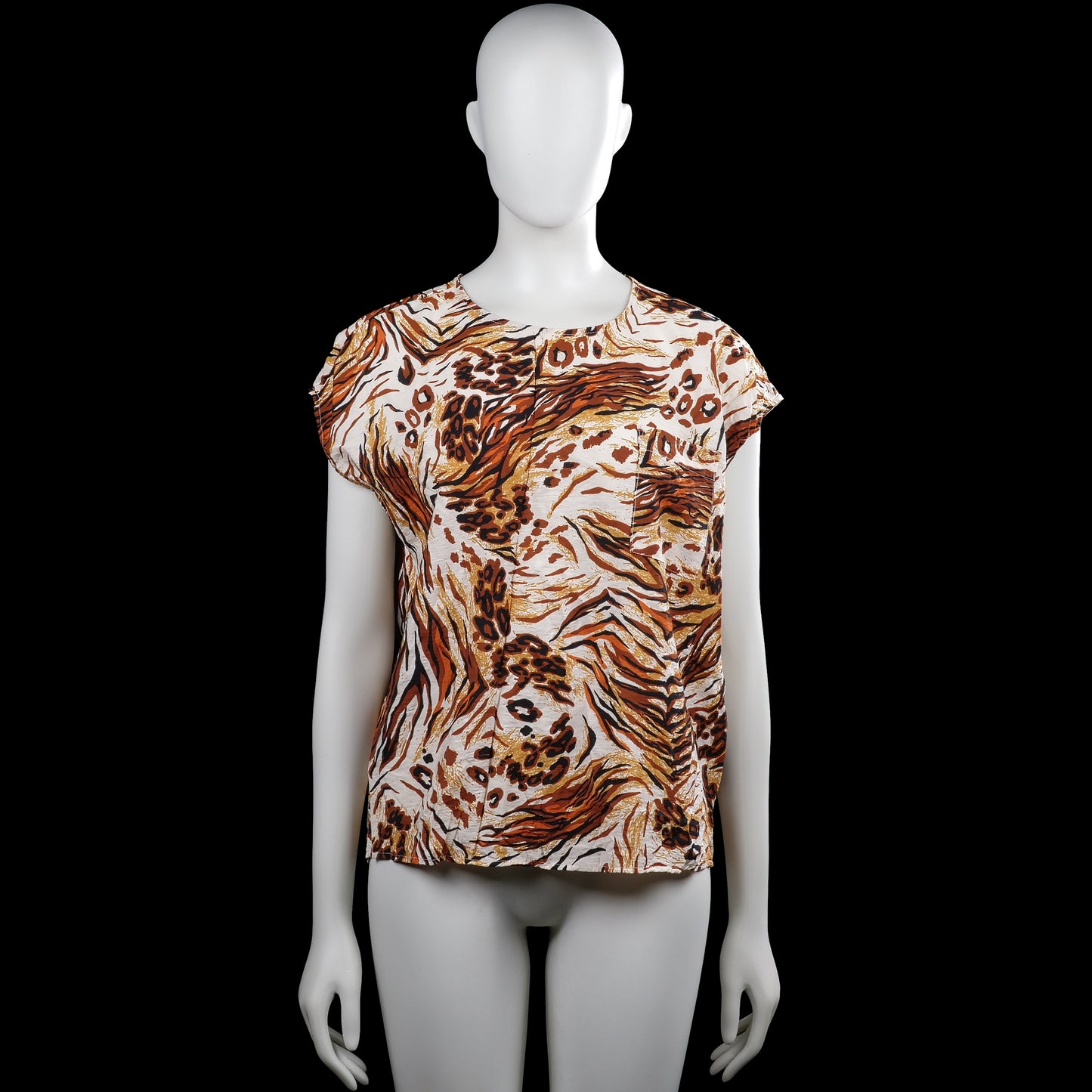 .Object - Blouse - Ivory & Brown - Size 36 - Ivory and brown printed top with a round neckline and short sleeves. Features a chest pocket, a straight hem, and a back keyhole with a button closure.