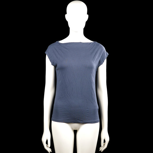 157 - T-shirt - Navy - Size M - (NEW) - Navy solid top with a boat neckline and short sleeves. Straight hem with plain cuffs.