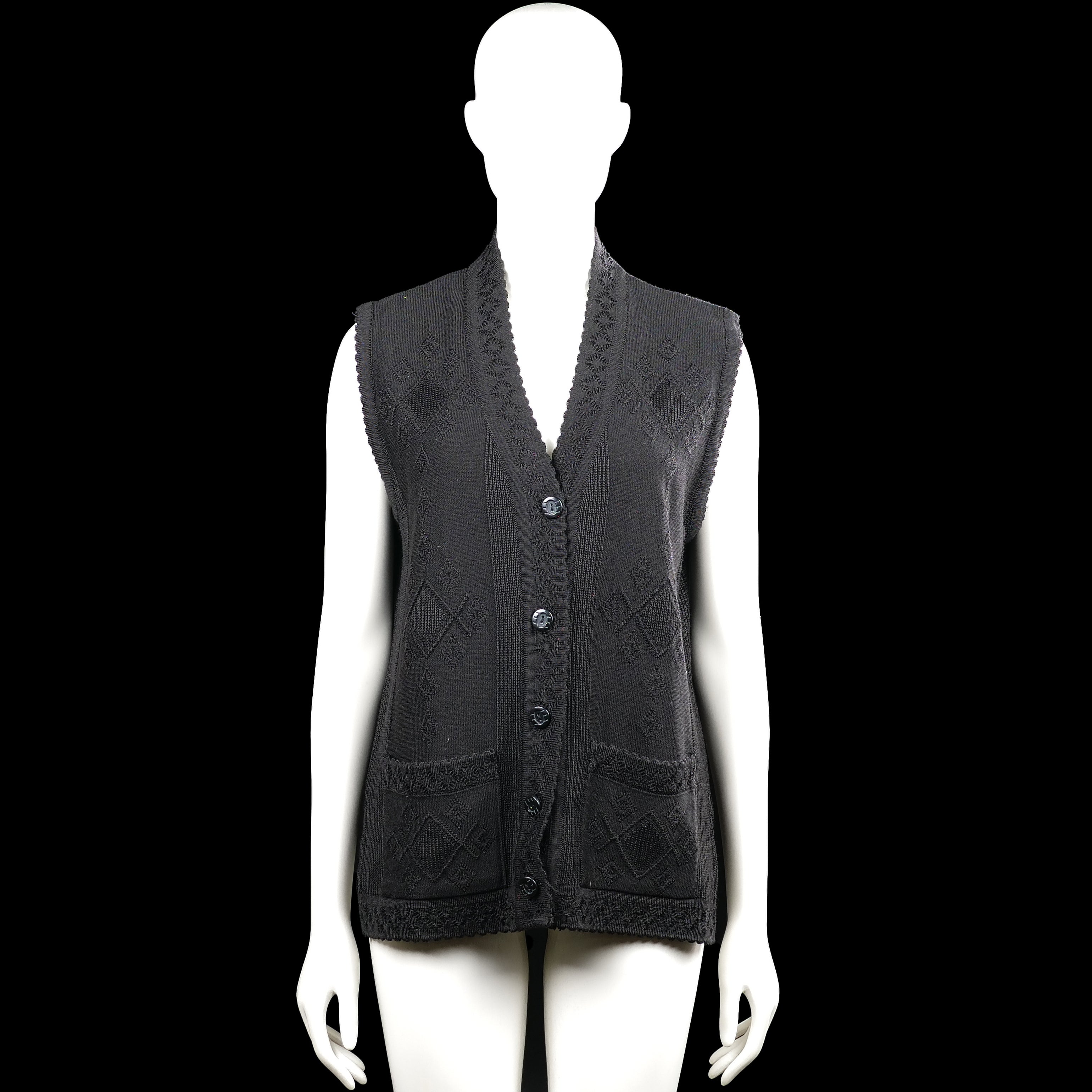Doga - Suit vest - Black - Size M - Black sleeveless vest with a V-neck and button-front closure. Features a textured diamond pattern, two front patch pockets, and a straight hem.