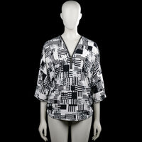 Tutti frutti - Long-sleeve top - White & Black - Size M - White and black top with an all-over geometric print and a V-neck with a short zipper. Features three-quarter sleeves with plain cuffs and a straight hem.