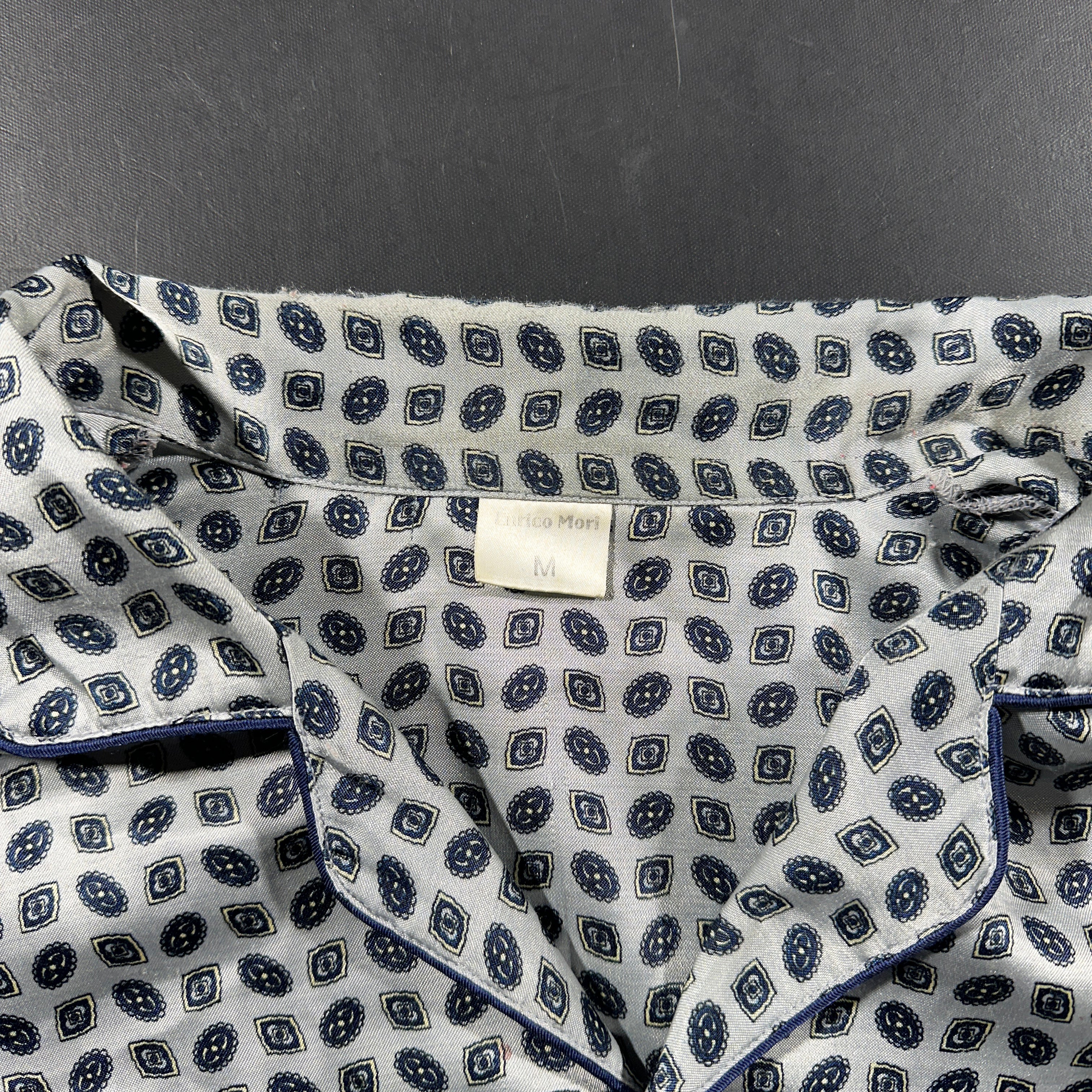 Shirt - White & Navy - Size M