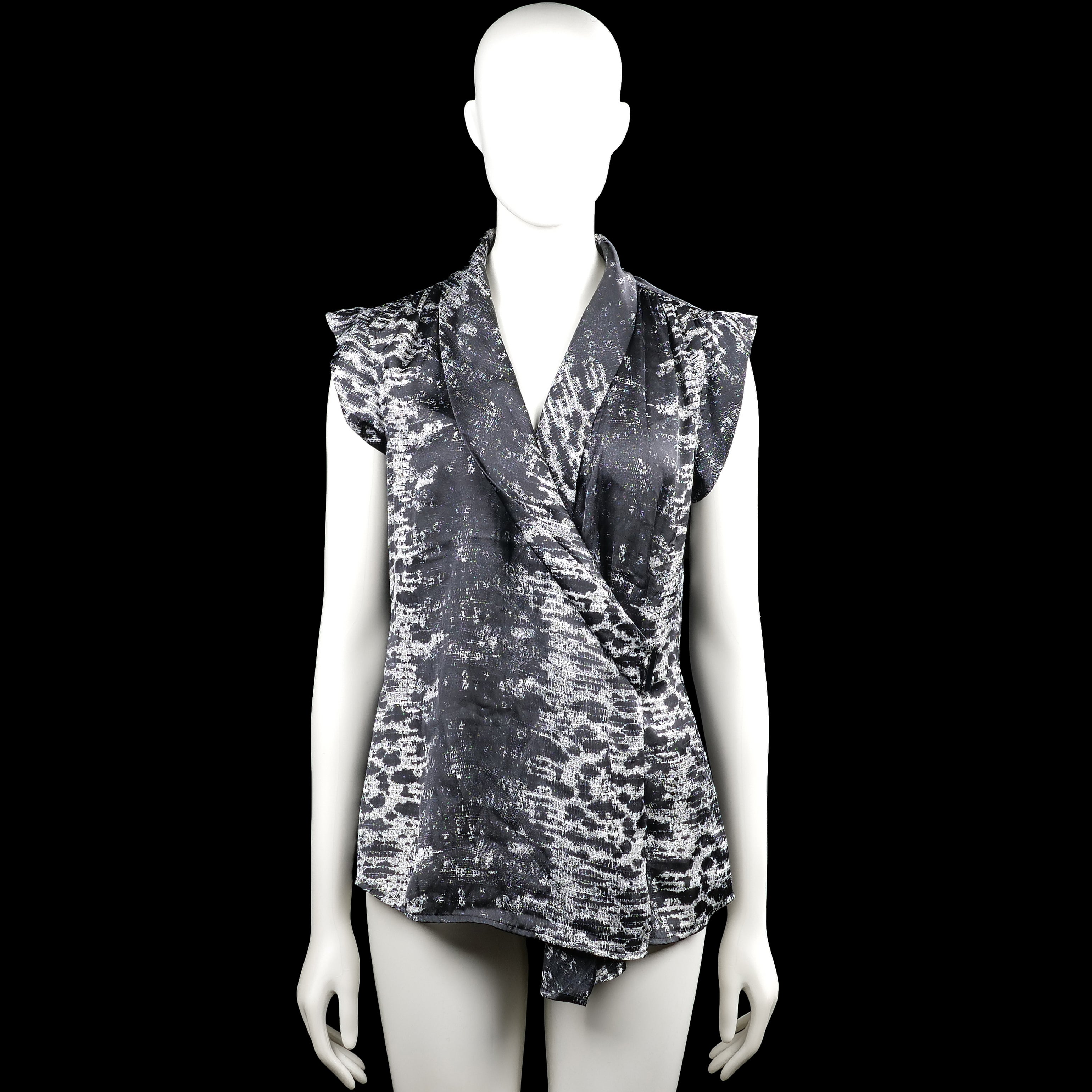 Paul costelloe - Blouse - Black & White - Size M - Black and white printed sleeveless top with a V-neck and draped front. Straight hem with plain arm openings.