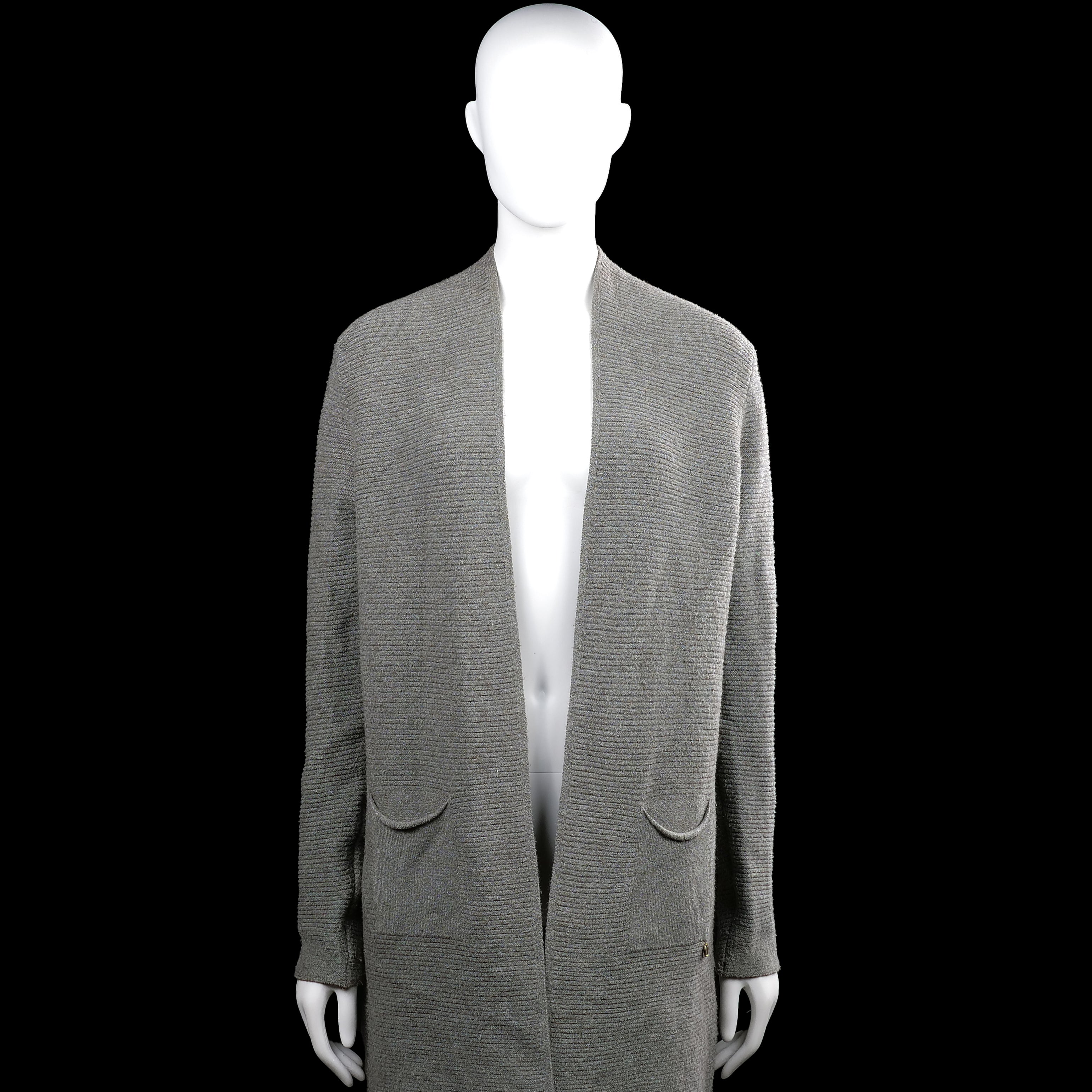 Bluoltre - Cardigan - Gray - Size S - Gray solid long-sleeve open-front cardigan with a V-neck opening and two front patch pockets. Straight hem and plain cuffs.