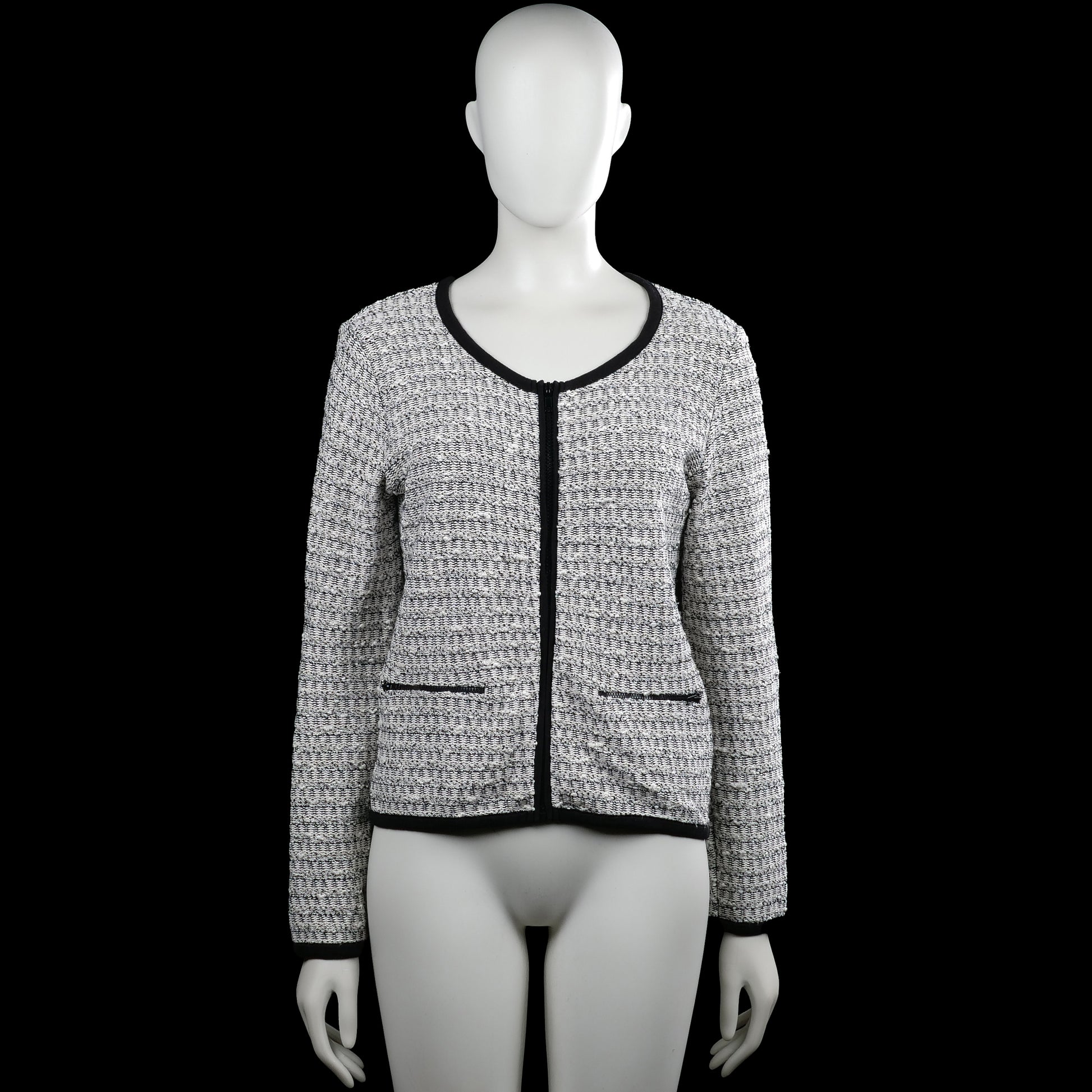 Cubus - Blazer - White & Black - Size 40 - White and black striped jacket with a round neckline and a front zip closure. Long sleeves with plain cuffs, straight hem, and two front pockets.