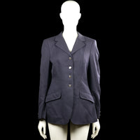 Pikeur - Blazer - Navy - Size M - Navy solid blazer with a classic collar and long sleeves. Features a front button closure, flap pockets, button cuffs, and a straight hem.