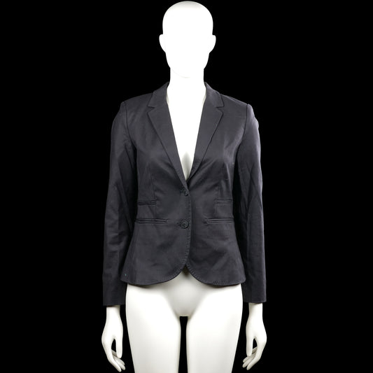 Vacknox - Blazer - Black - Size 32 - Black solid blazer with a V-neck opening and lapel collar, featuring a two-button front closure. Long sleeves have buttoned cuffs and the front has flap pockets with a curved hem.
