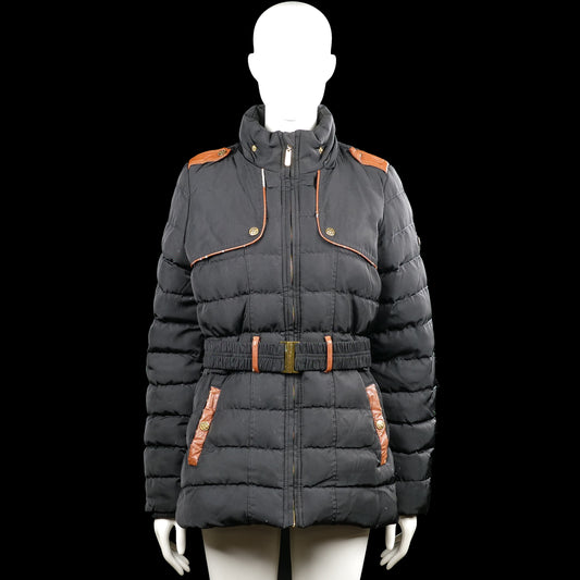 Card jeans - Padded coat - Black & Brown - Size M - Black quilted jacket with a high neck and long sleeves with ribbed cuffs. Features a front zip closure, a belted waist, and brown trim with front pockets.