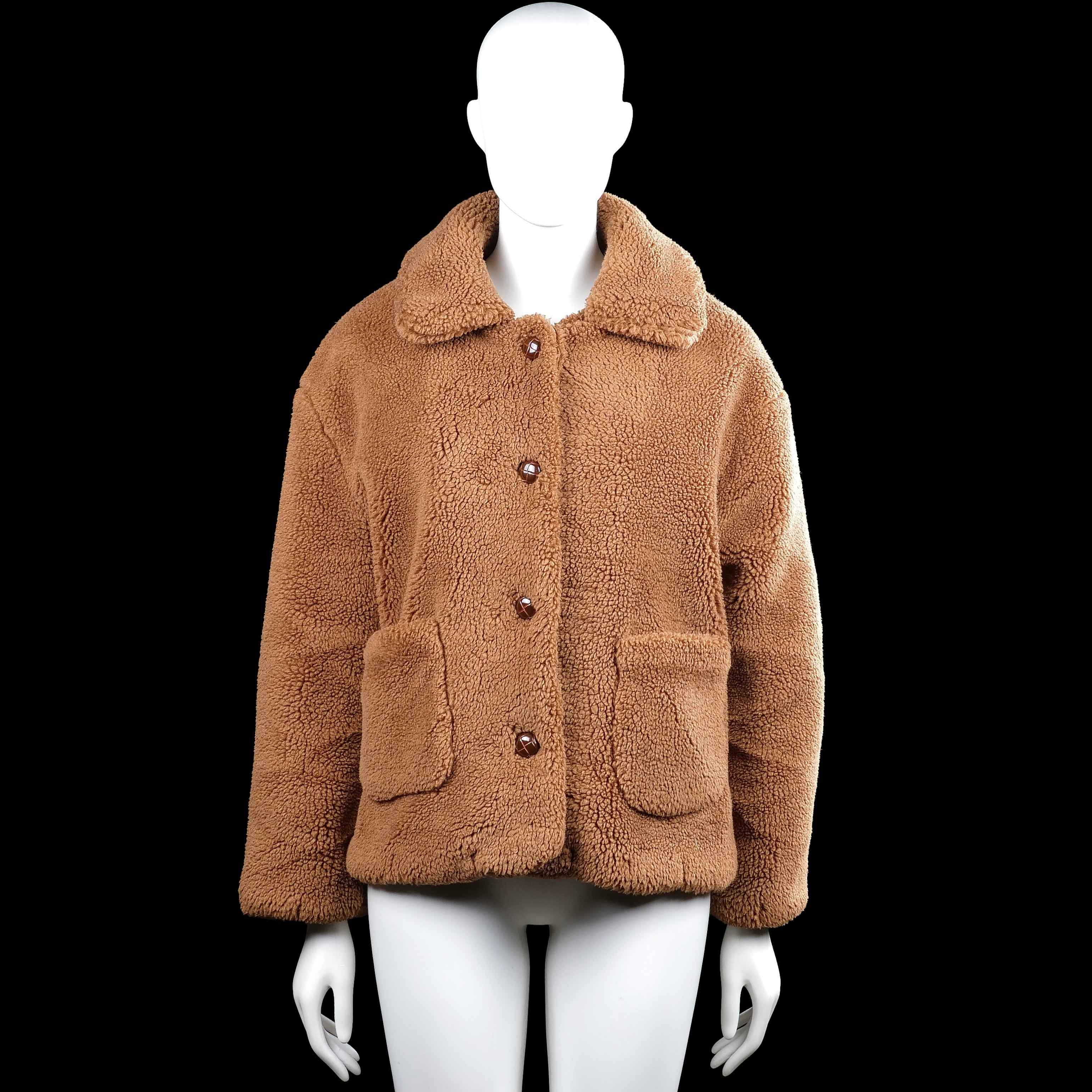 Bisous project - Fur jacket - Camel - Size L - Camel solid jacket with a classic collar and front button closure. Long sleeves with plain cuffs and a straight hem, featuring two front patch pockets.