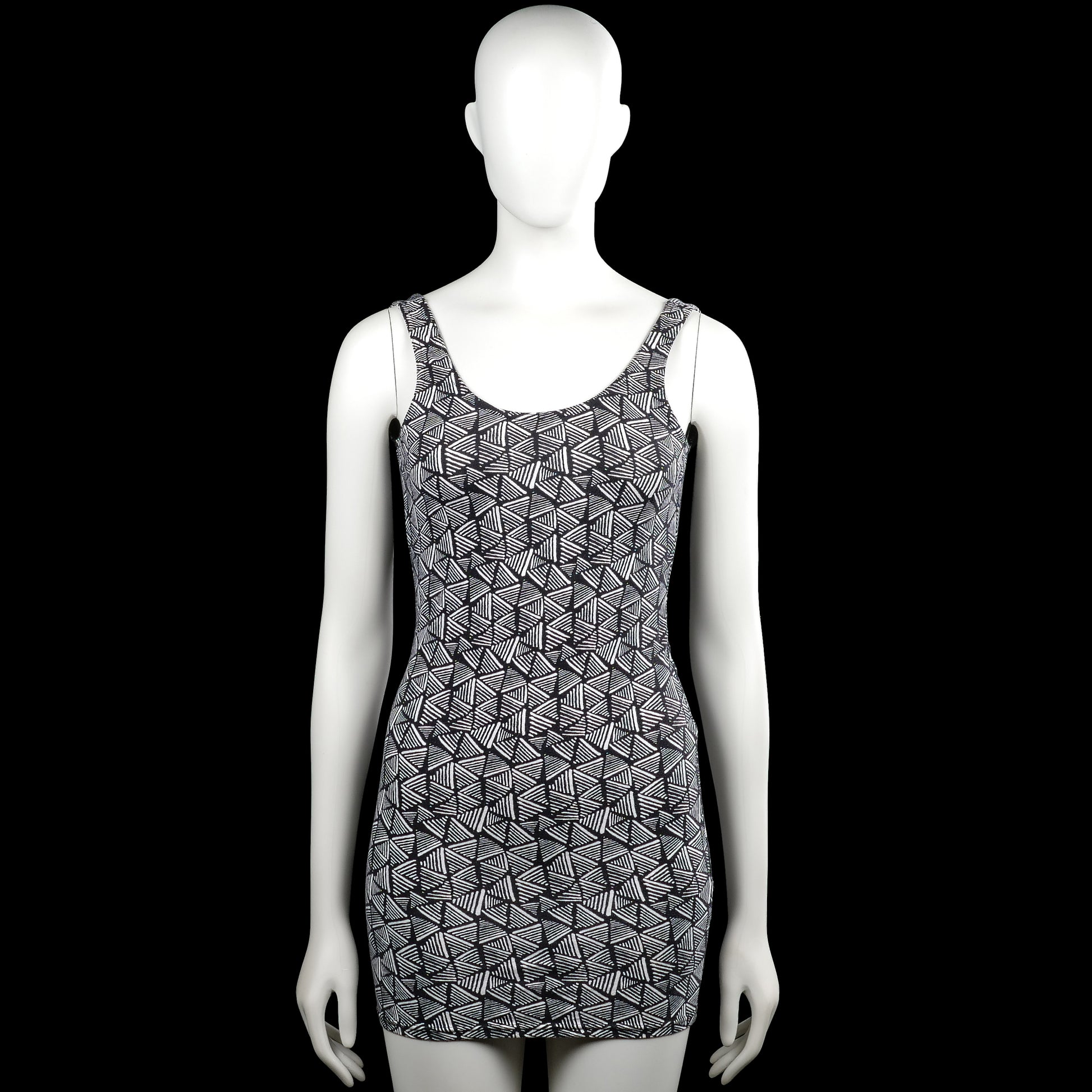 H&M - Tank top - Black & White - Size S - Black and white sleeveless dress with an all-over geometric print and a scoop neckline. Straight hem with wide shoulder straps and a low scoop back.