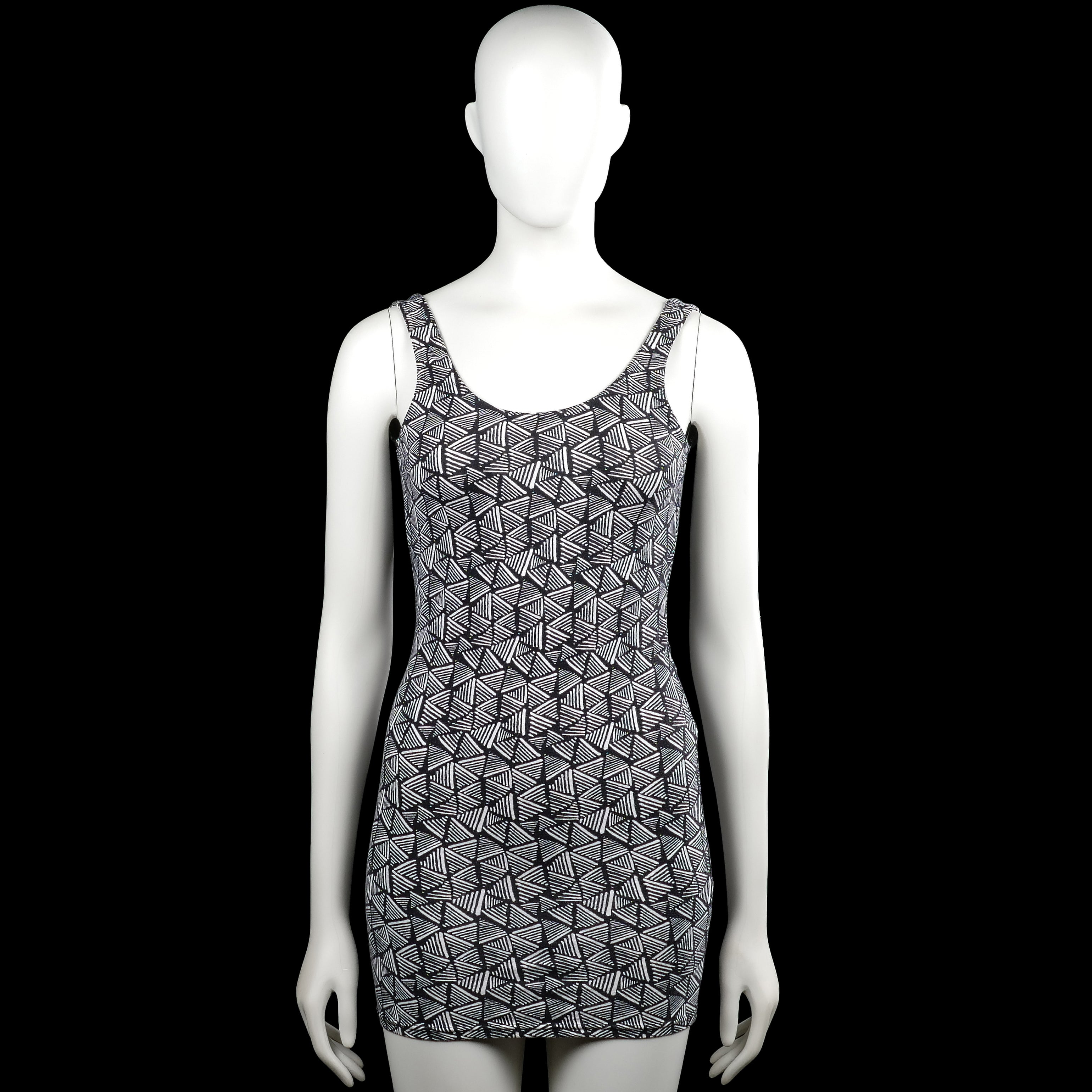 H&M - Tank top - Black & White - Size S - Black and white sleeveless dress with an all-over geometric print and a scoop neckline. Straight hem with wide shoulder straps and a low scoop back.
