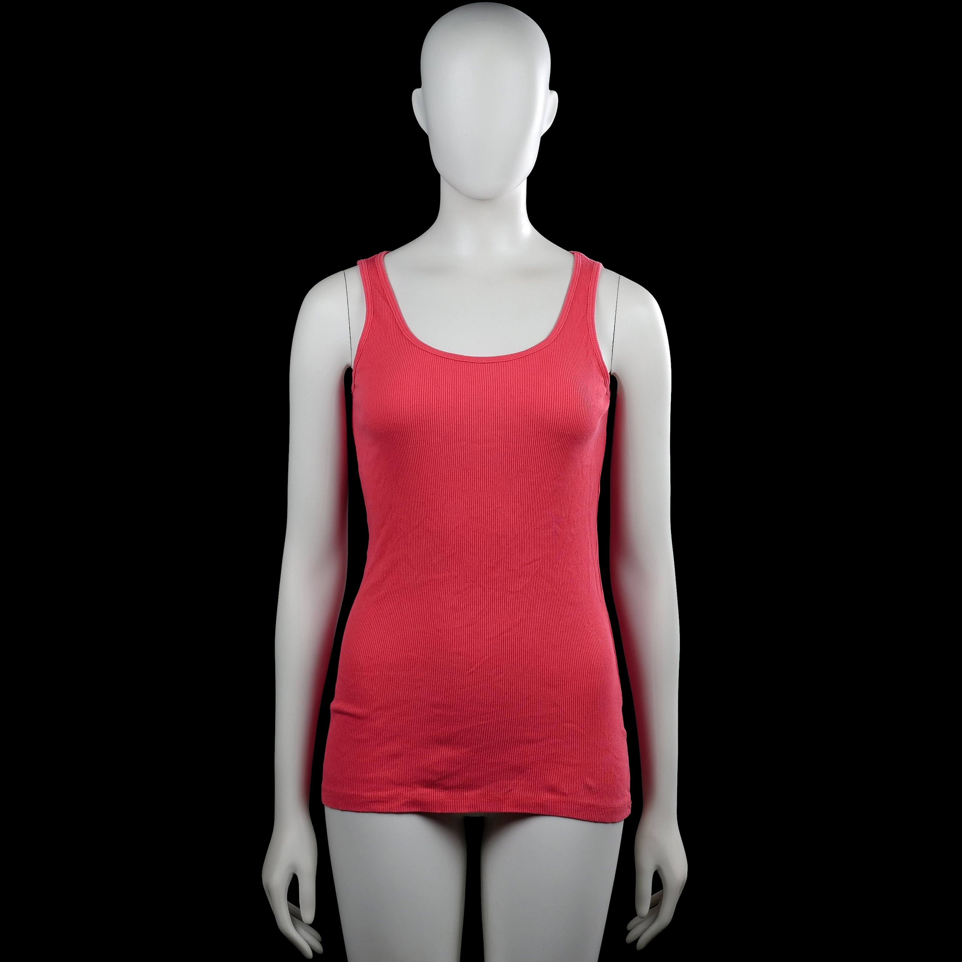 I love miss milla - Tank top - Pink - Size L - Pink solid sleeveless top with a scoop neckline and wide shoulder straps. Straight hem with no visible closures or pockets.