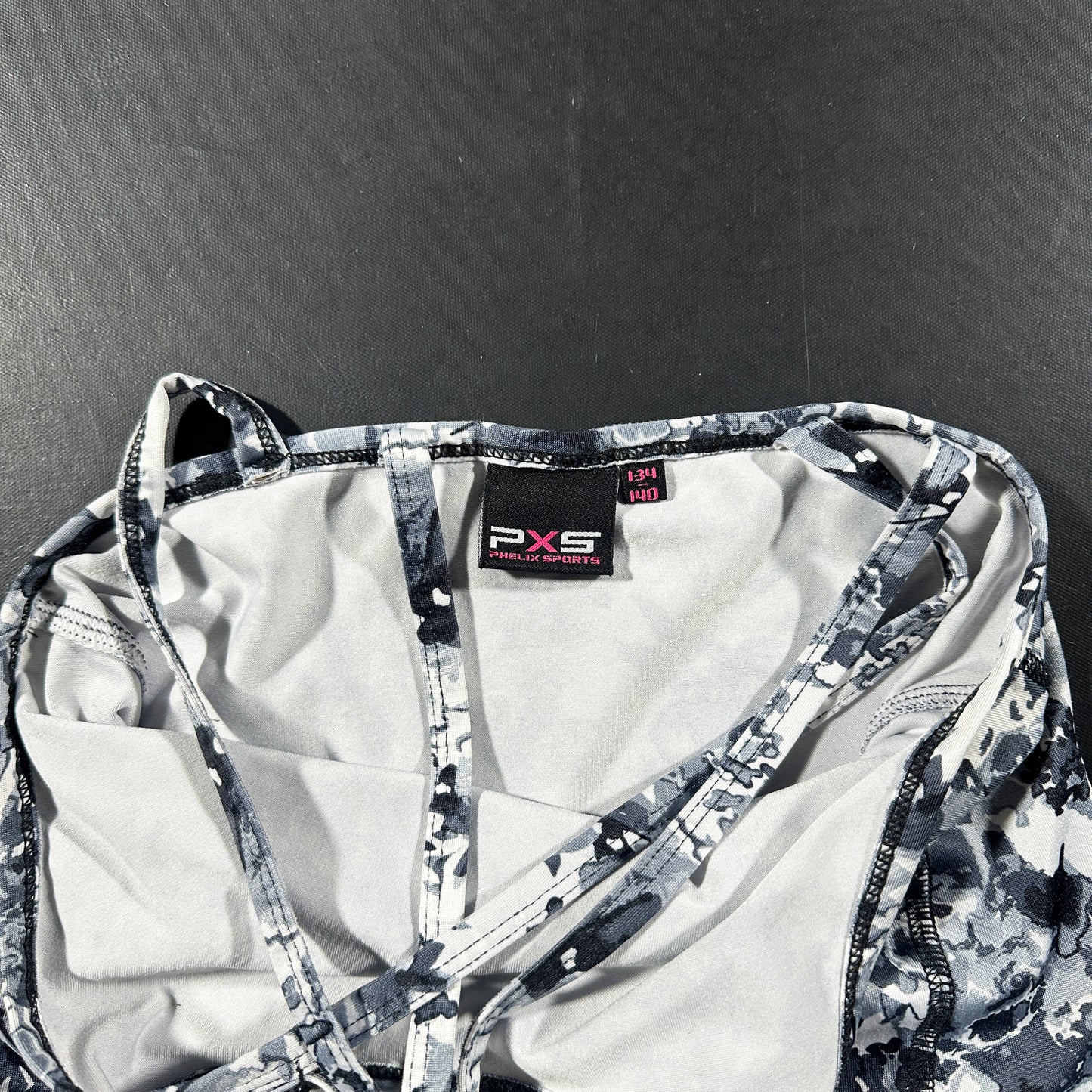 Sports top - Gray & Black - Size 134, 140