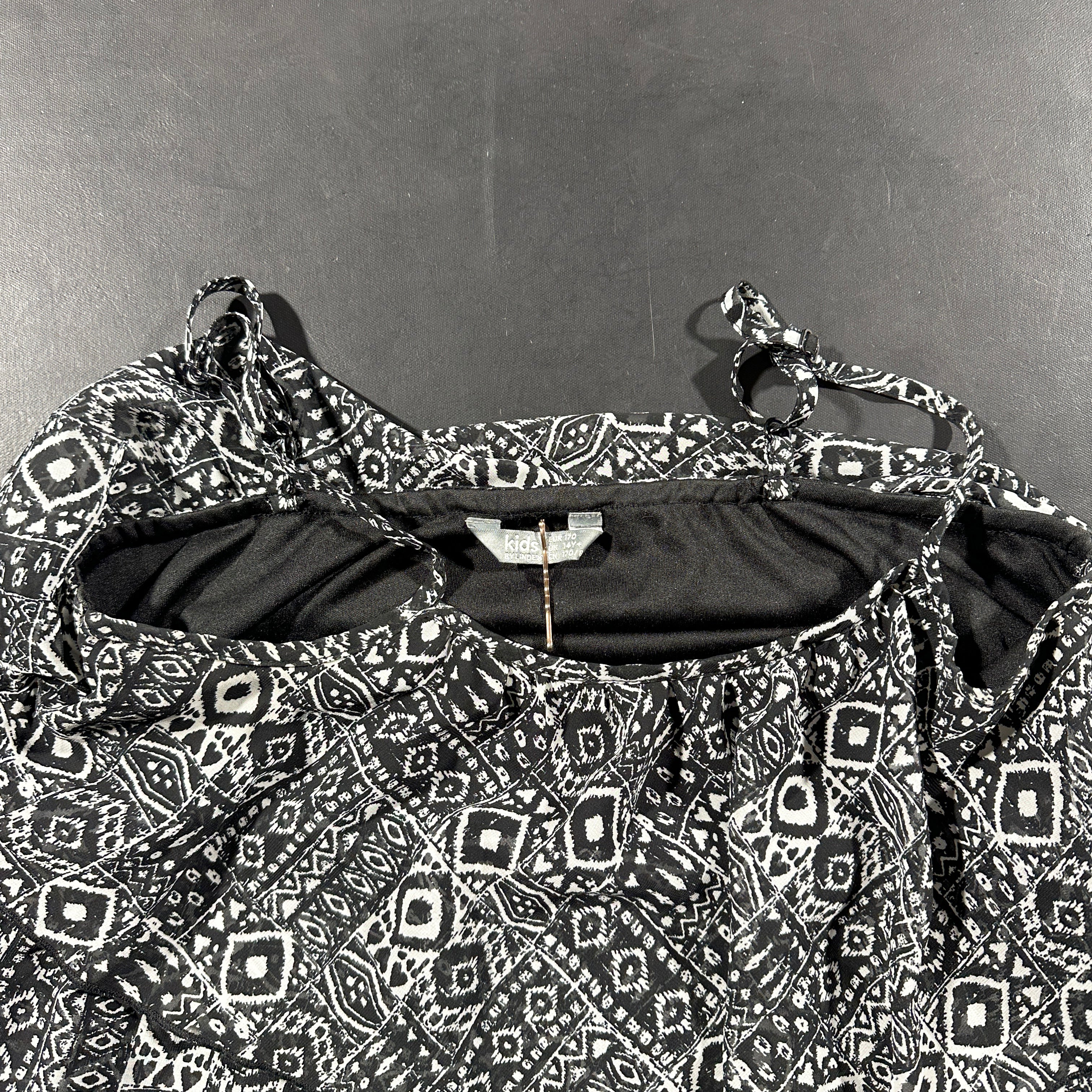 Tank top - Black & White - Size 170