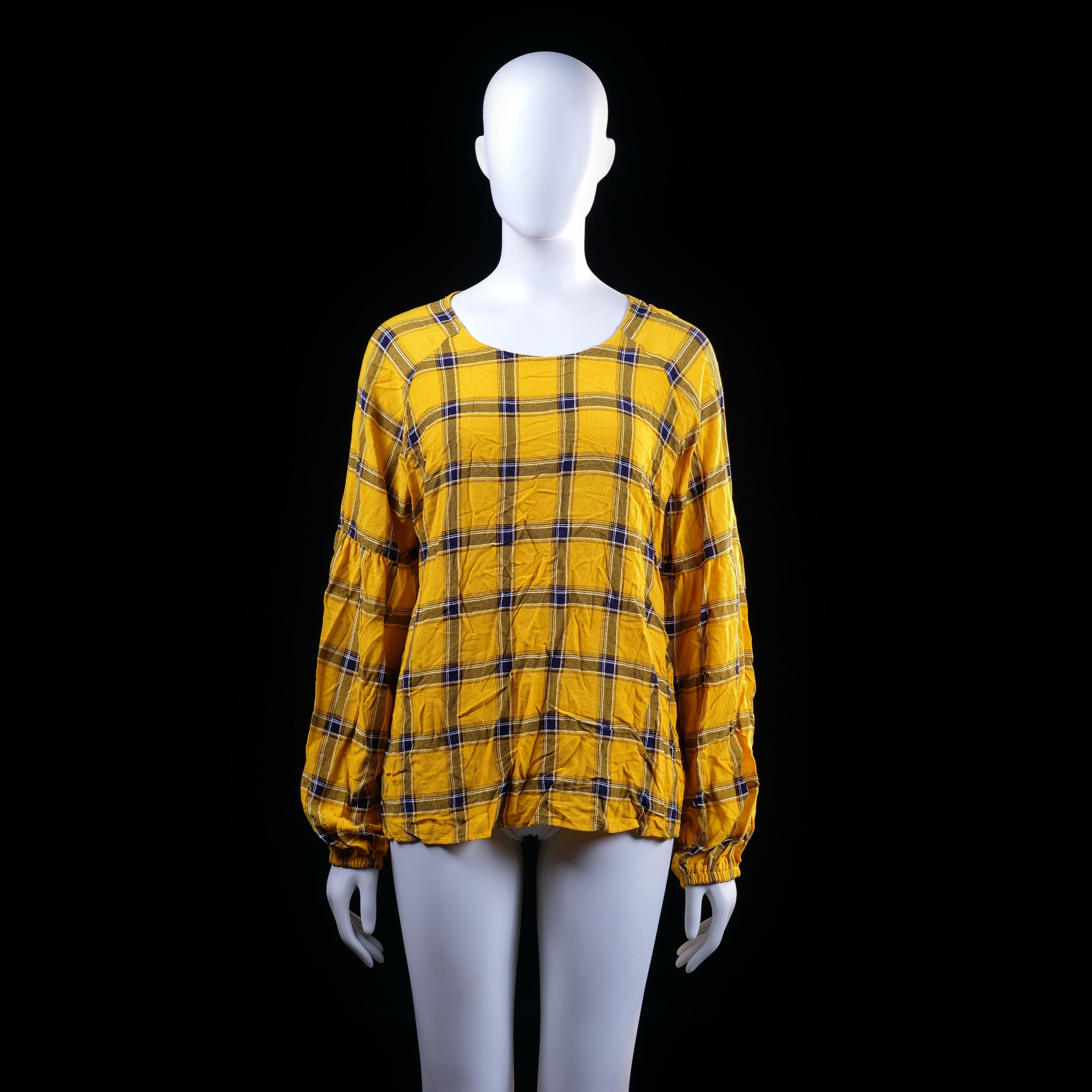 Cubus - Blouse - Mustard & Navy - Size 44 - Loose-fitting long sleeve top with a plaid pattern, featuring gathered elastic cuffs and a keyhole button closure at the back. The hem is slightly curved and relaxed.