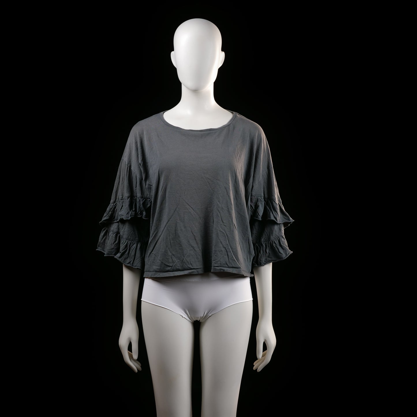 Cubus - Blouse - Dark Gray - Size L - Loose-fitting top with a round neckline and short, wide sleeves featuring layered ruffle detailing. Hemline is straight and slightly cropped.