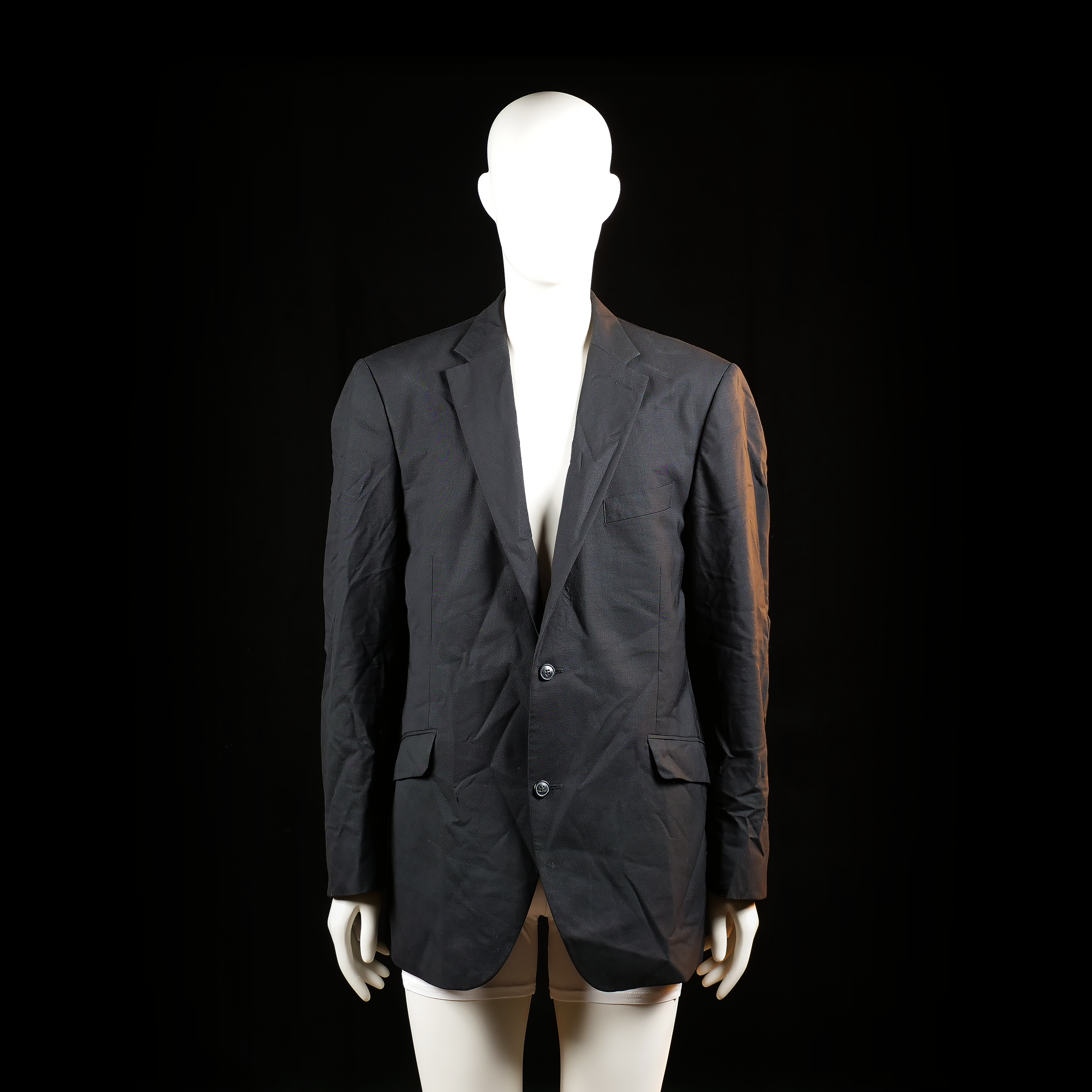 Oscar Jacobson - Blazer - Black - Size 54 - Single-breasted blazer with two-button closure, notch lapels, and flap pockets. The fabric has a visibly wrinkled finish.