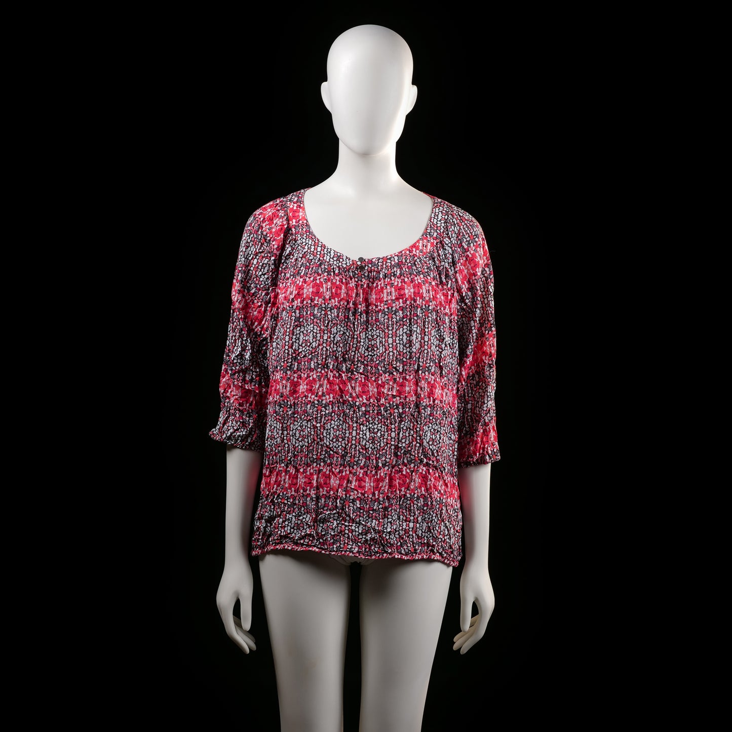 Soya Concept - Blouse - Multicolored - Size XL - Loose-fitting top with a scoop neckline and three-quarter sleeves with gathered elastic cuffs. Features an all-over multicolored geometric print and a slightly crinkled texture.