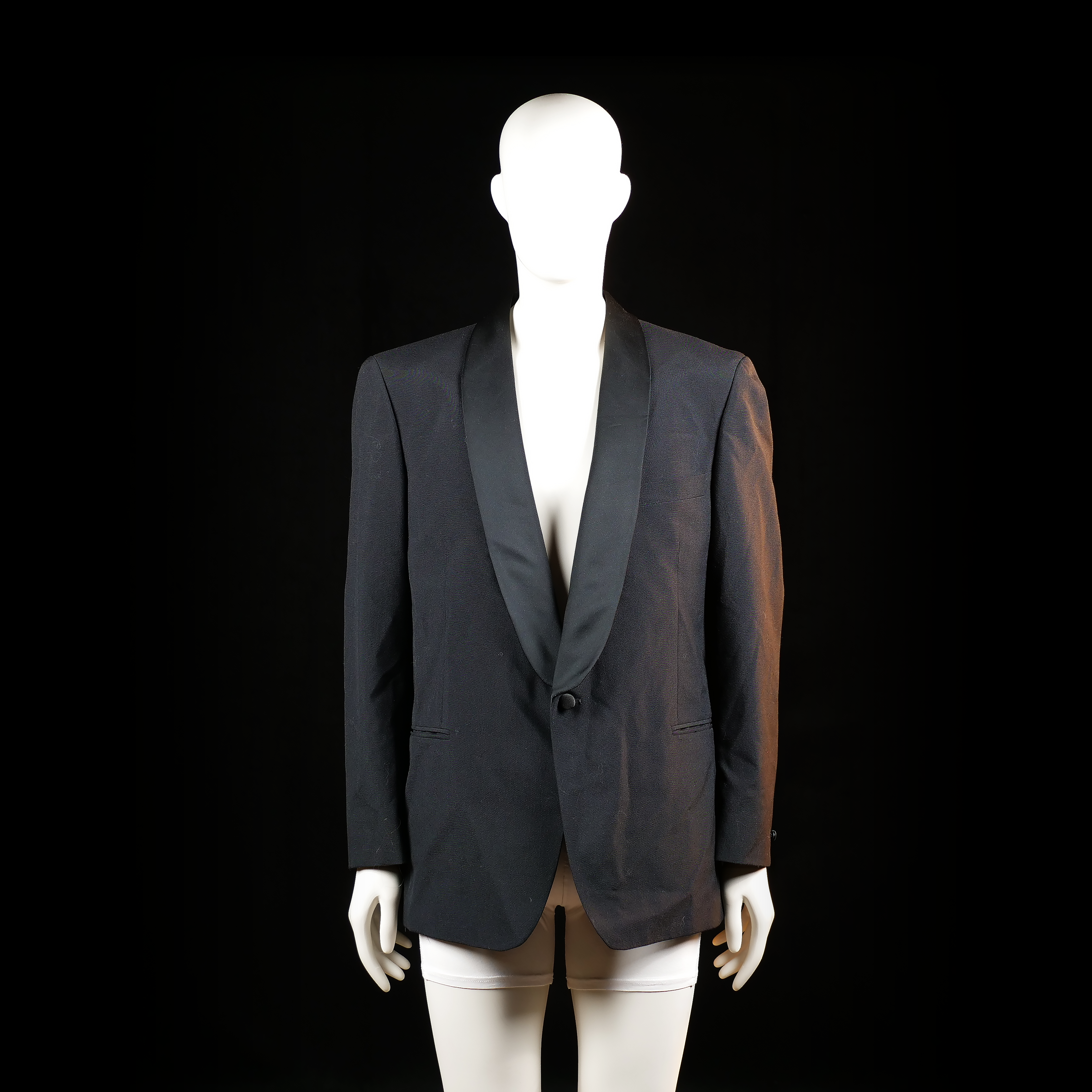 Falbe - Tuxedo - Black - Size 54 - Single-button jacket with a deep shawl lapel and no visible external embellishments. Features lightly padded shoulders and two front welt pockets.