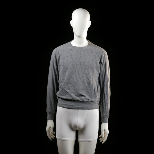 Gina Tricot - Sweatshirt - Gray - Size M - Solid crew neck sweatshirt with ribbed cuffs and hem. Features raglan sleeves and a relaxed fit.