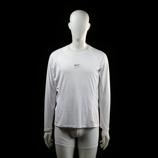Nike - Sports top - White - Size XL - Long-sleeve athletic top with raglan sleeves and a small "RUN" graphic on the chest. Features visible stitching and a vertical reflective detail on the upper back.