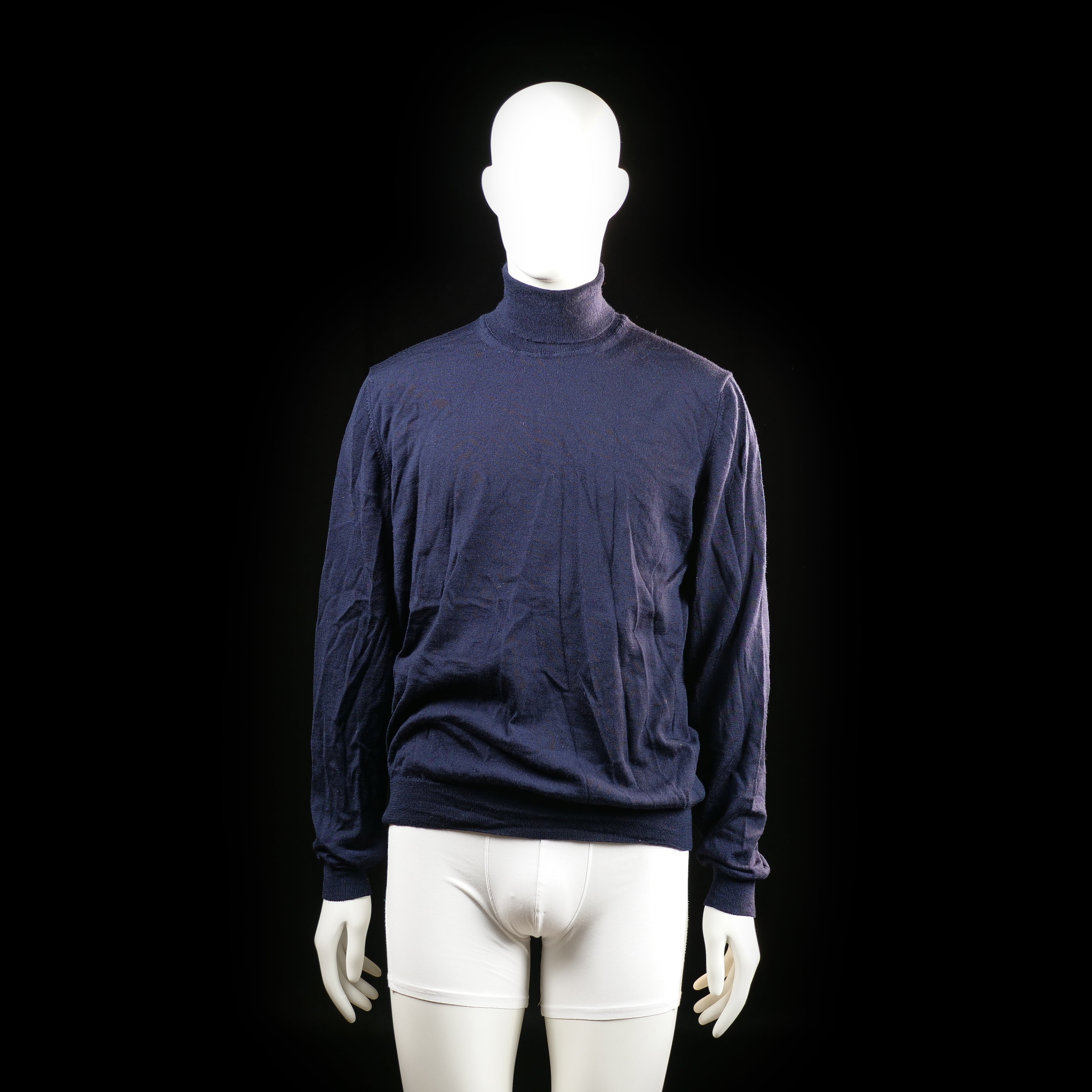Olymp - Turtleneck - Navy - Size L - Long-sleeve top with a fitted turtleneck collar and ribbed cuffs and hem. Solid color with no visible patterns or embellishments.