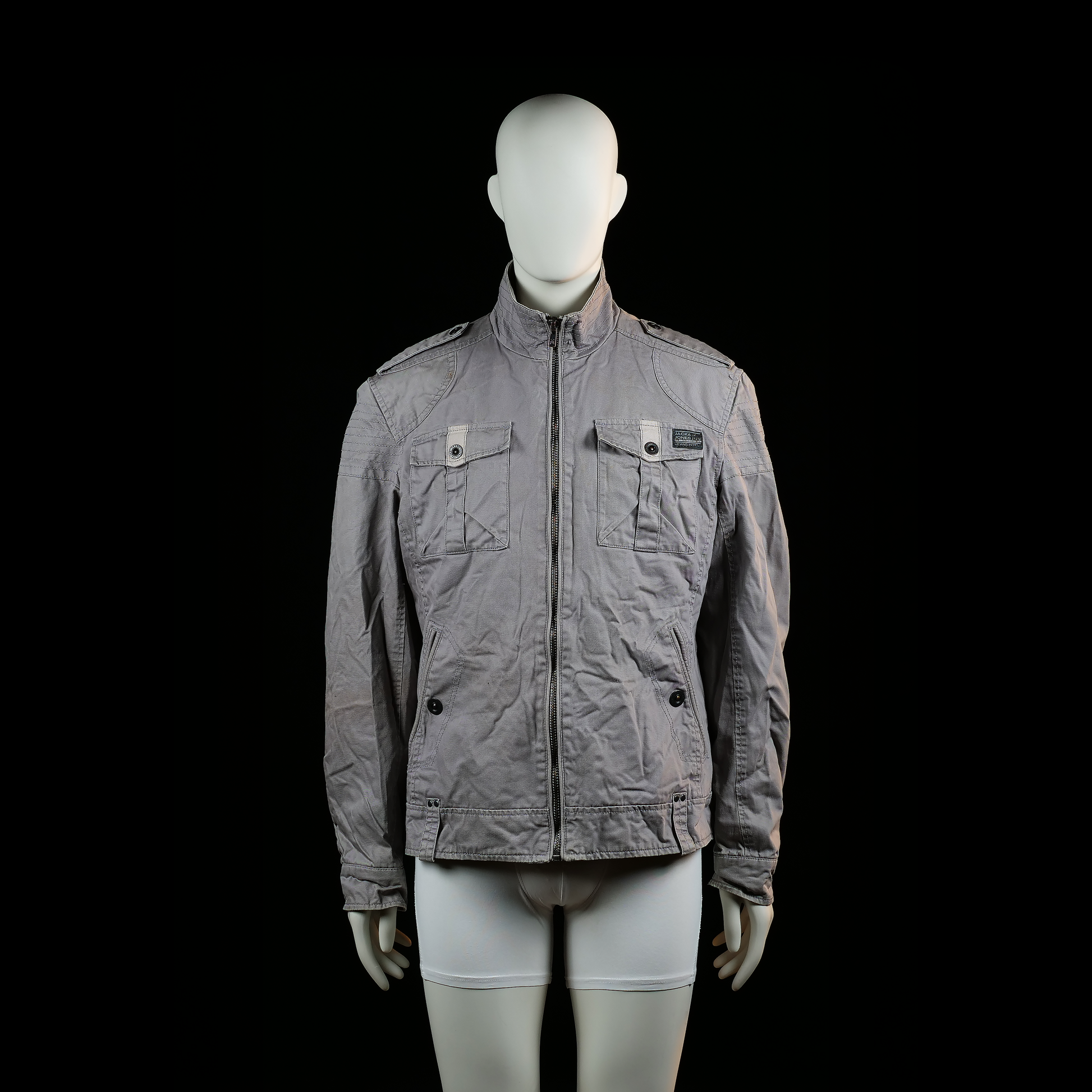 Jack & Jones - Hunting jacket - Light Gray - Size XL - Light gray zip-front jacket featuring a stand collar with snap tab closure, shoulder epaulets, and flap chest pockets with button details. Quilted stitching detail on the upper sleeves.